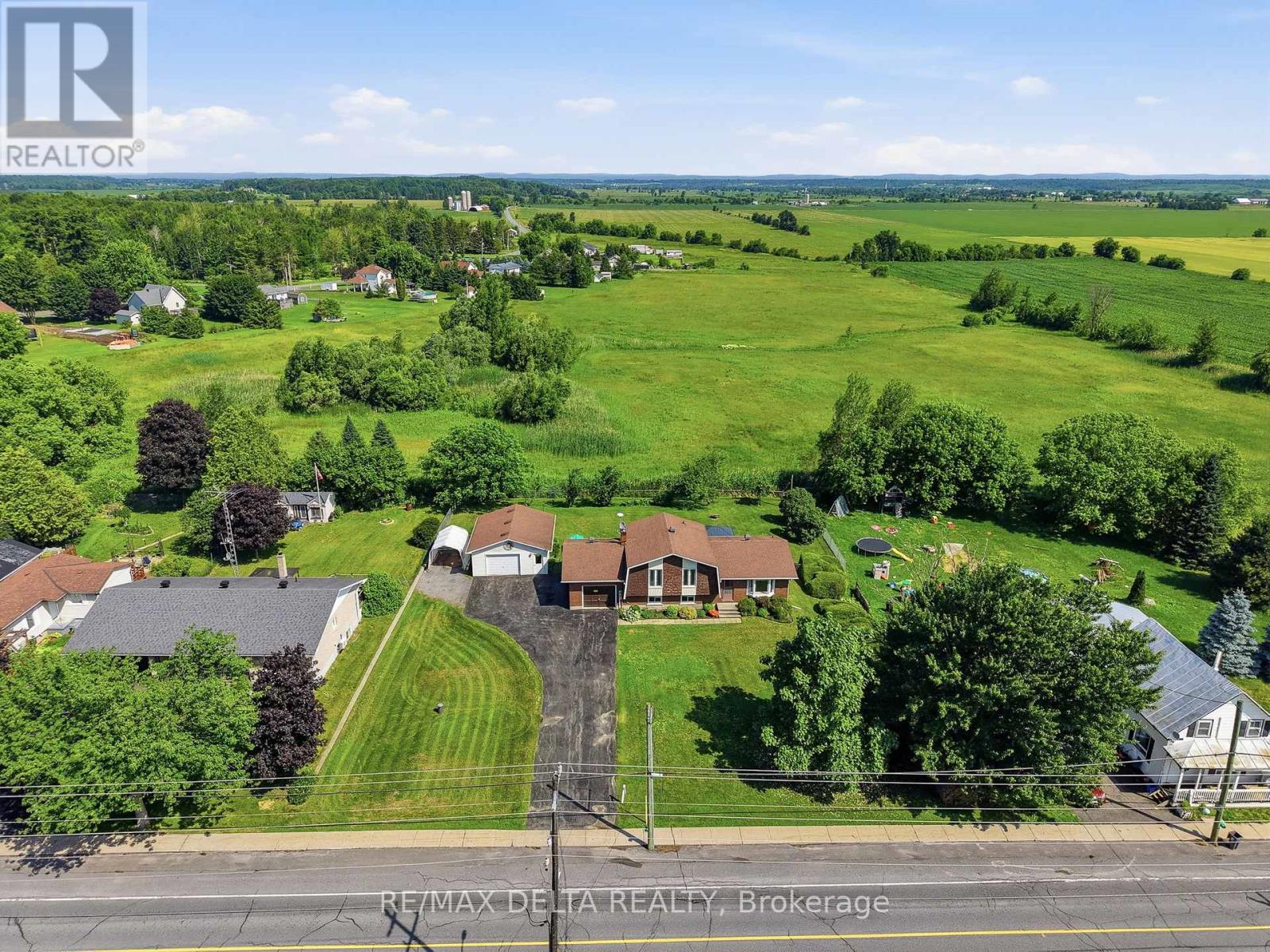 915 ELIZABETH ROAD - Image 35