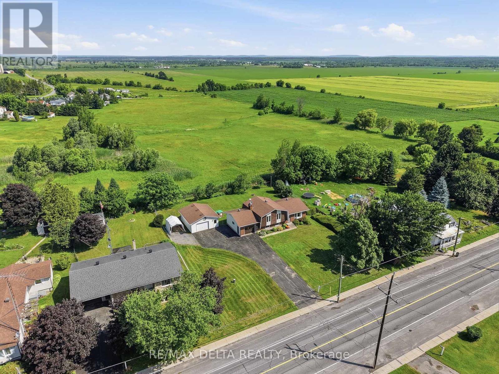 915 ELIZABETH ROAD - Image 36