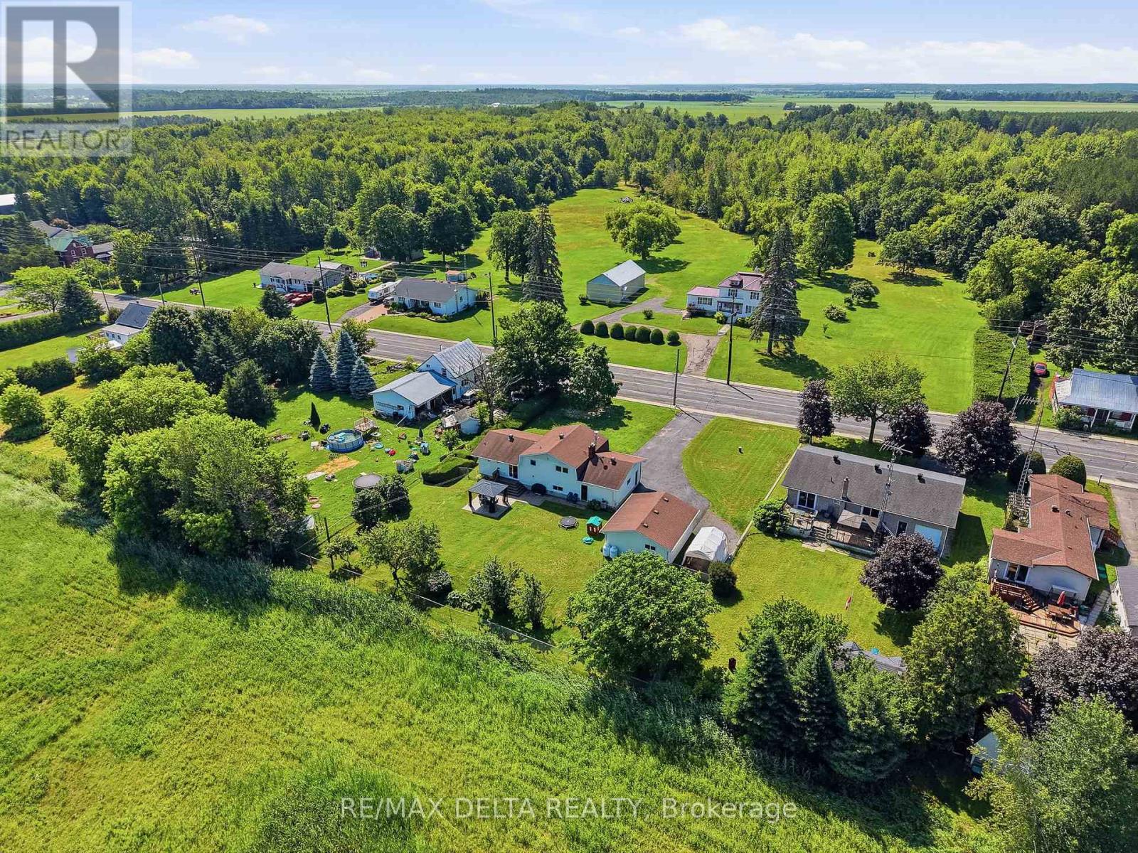 915 ELIZABETH ROAD - 40