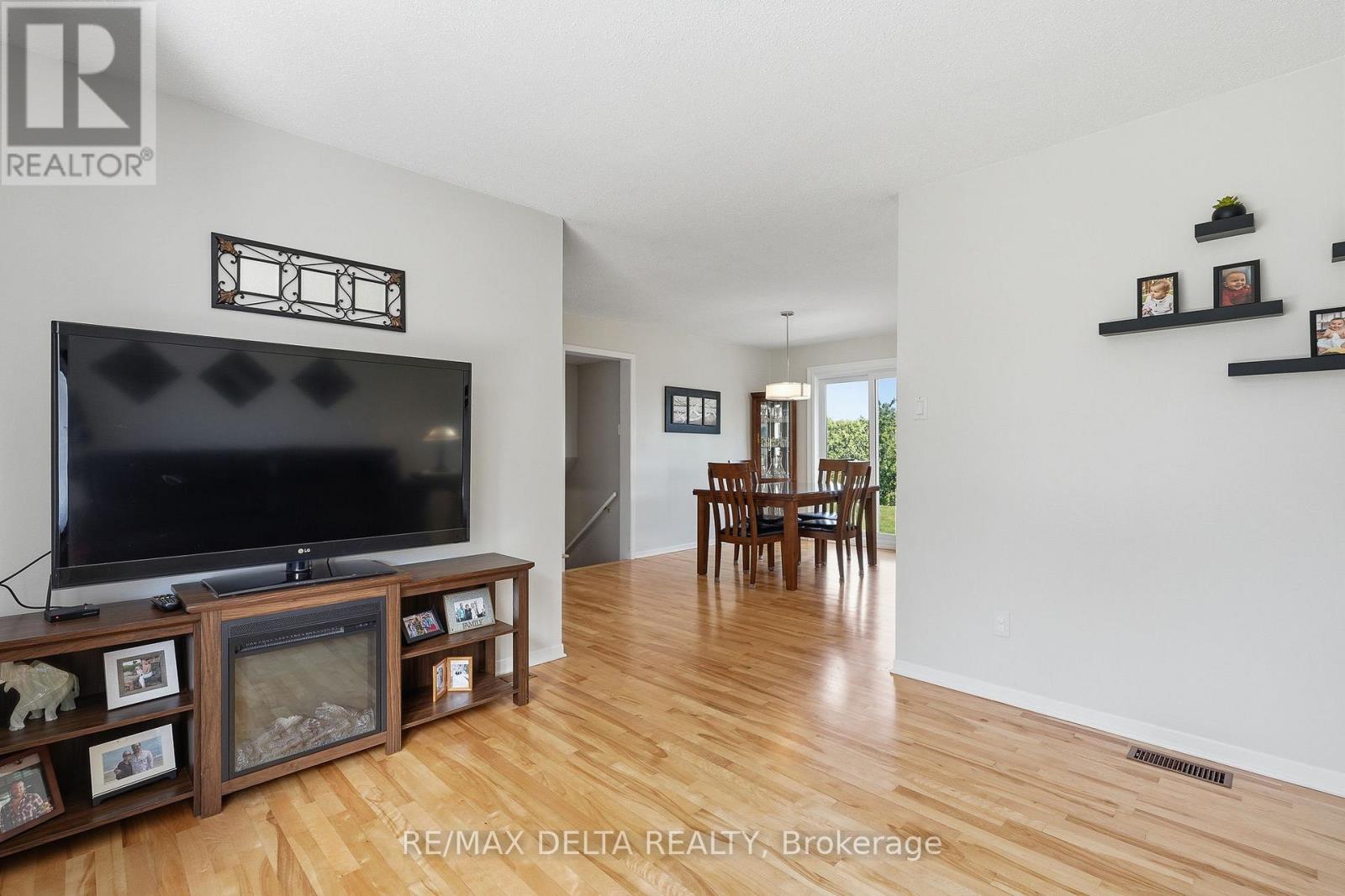 915 ELIZABETH ROAD - Image 6