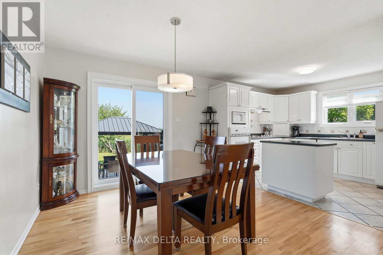 915 ELIZABETH ROAD - Image 8