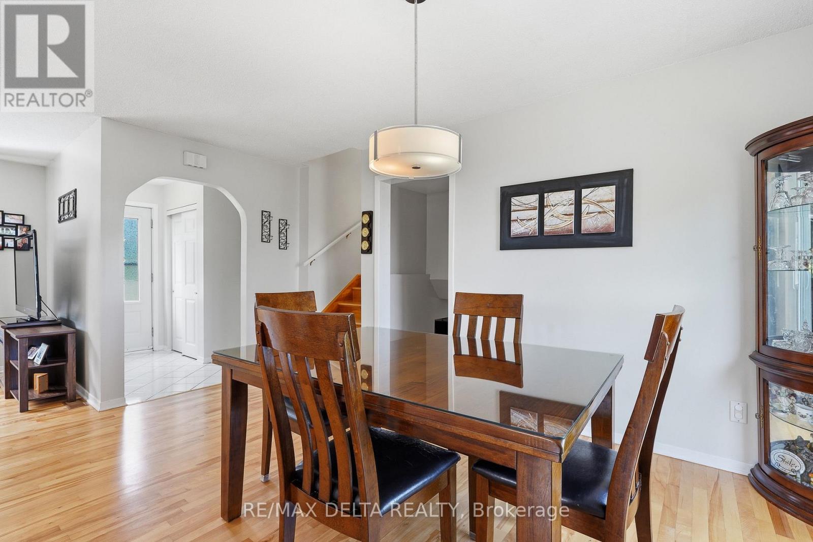 915 ELIZABETH ROAD - Image 9
