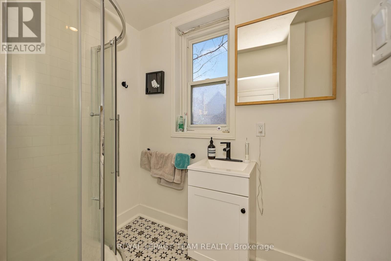 11 SHERBROOKE AVENUE - 24