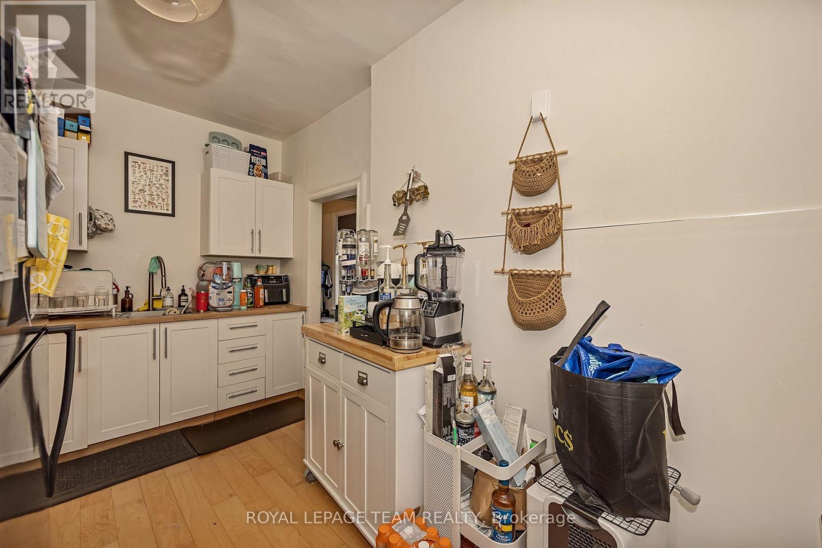 11 SHERBROOKE AVENUE - 36