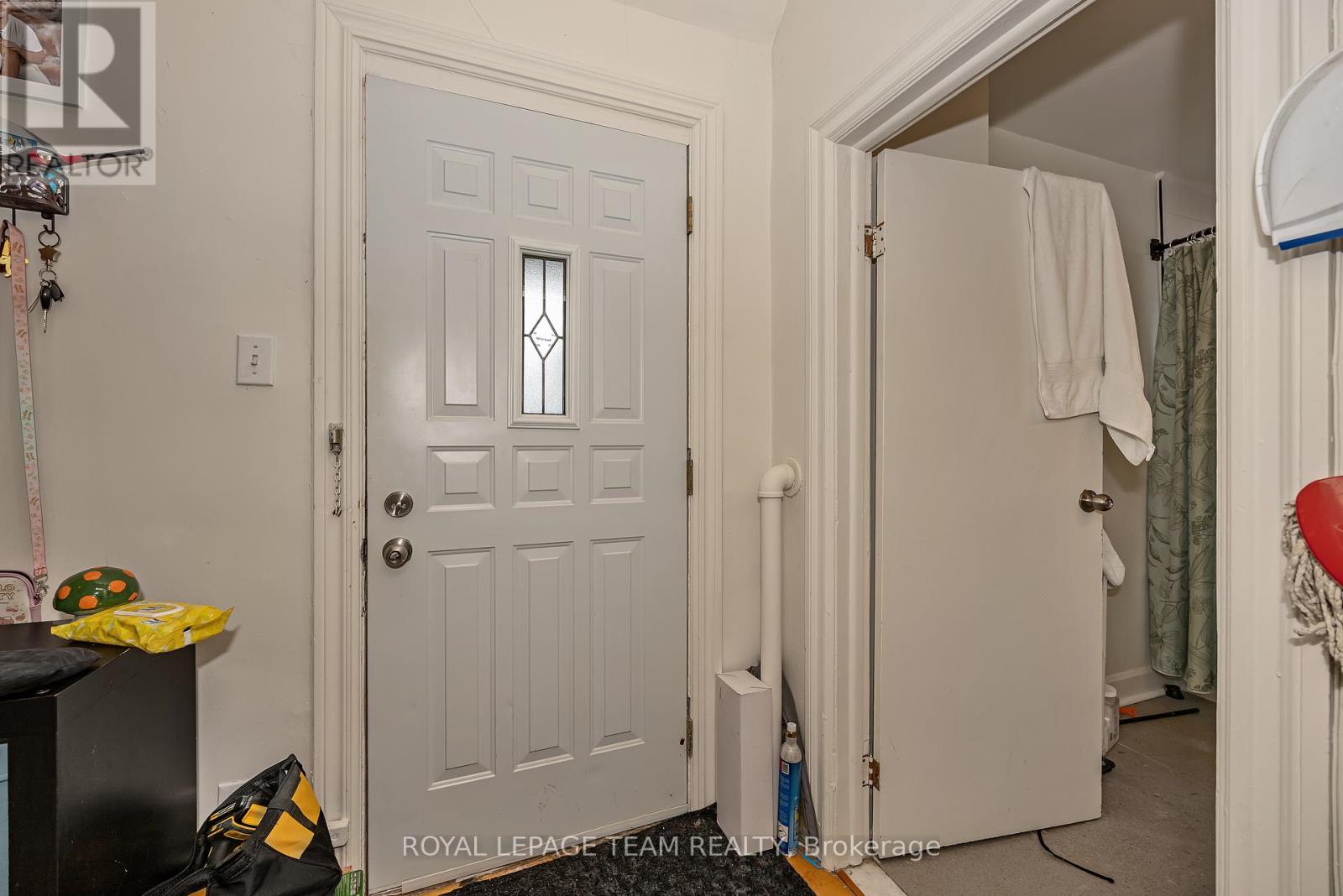 11 SHERBROOKE AVENUE - 44