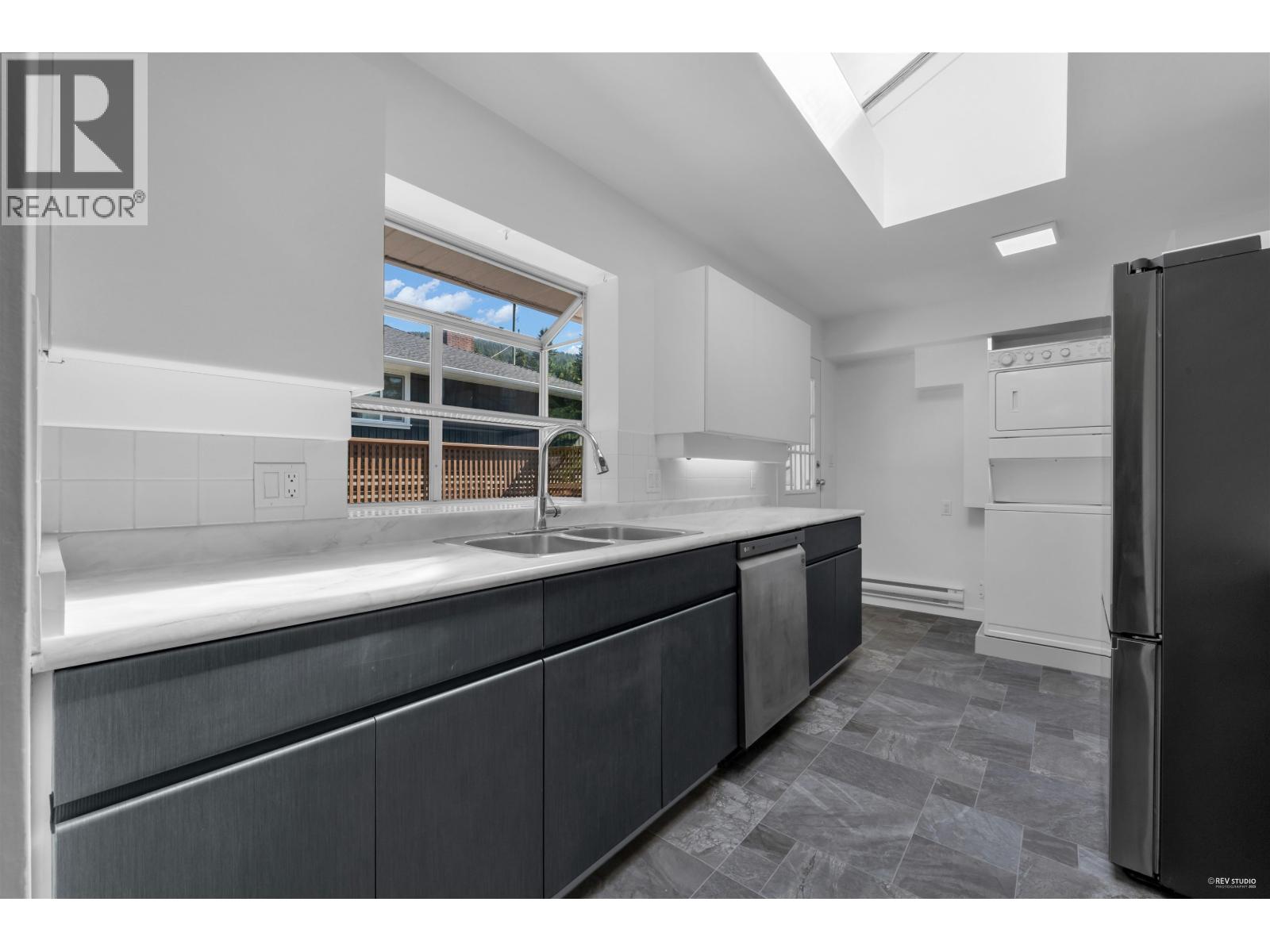 330 W BRAEMAR ROAD, North Vancouver