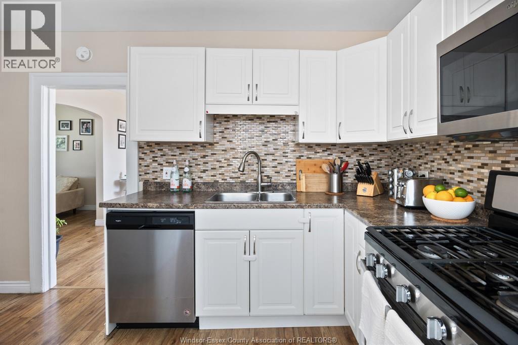 1118 LOUIS AVENUE - 14