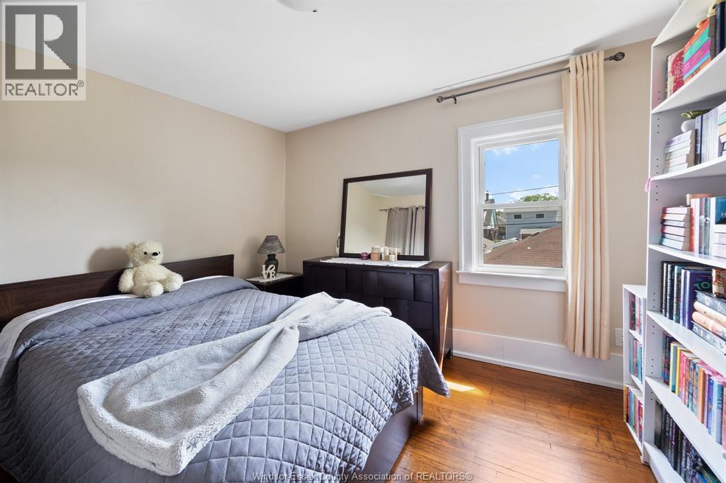 1118 LOUIS AVENUE - 20