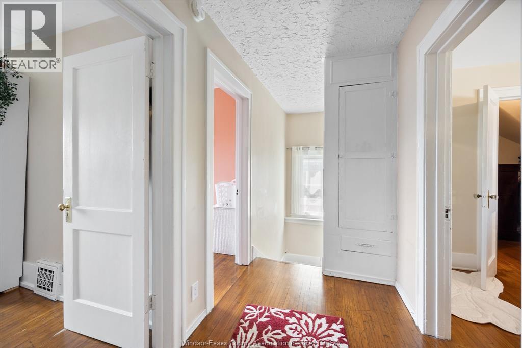 1118 LOUIS AVENUE - 22