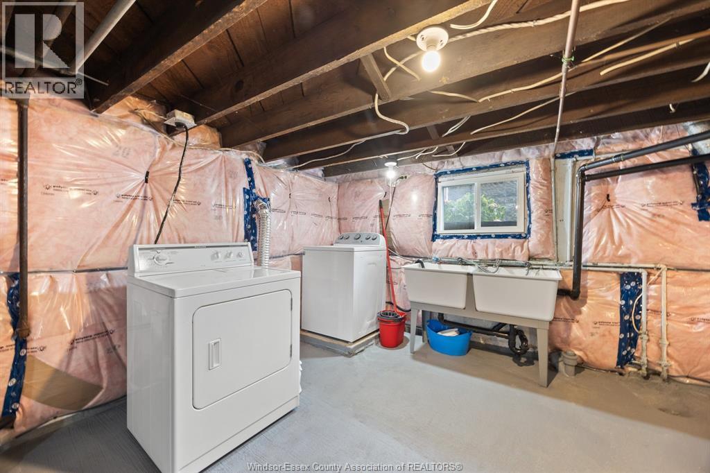 1118 LOUIS AVENUE - 24