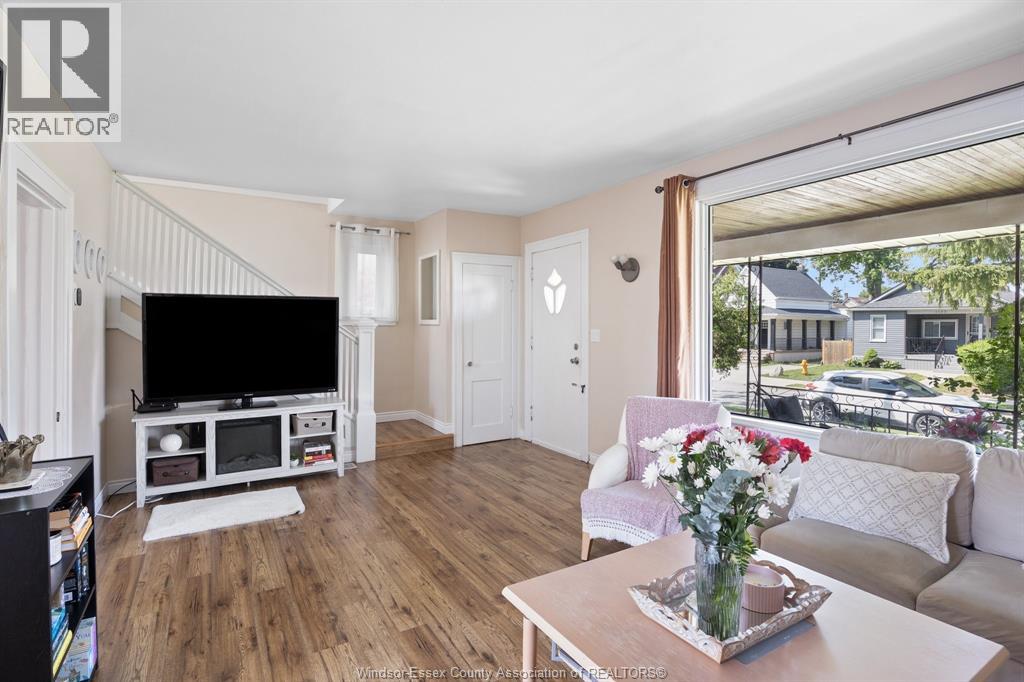 1118 LOUIS AVENUE - 7