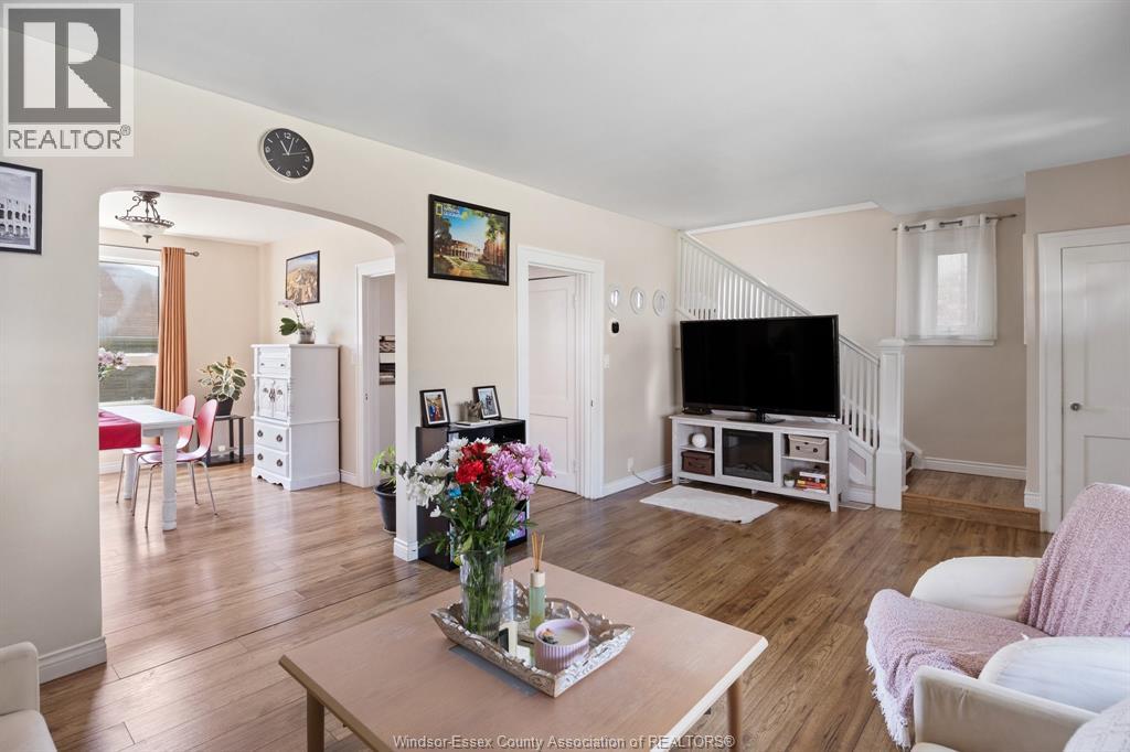 1118 LOUIS AVENUE - 8