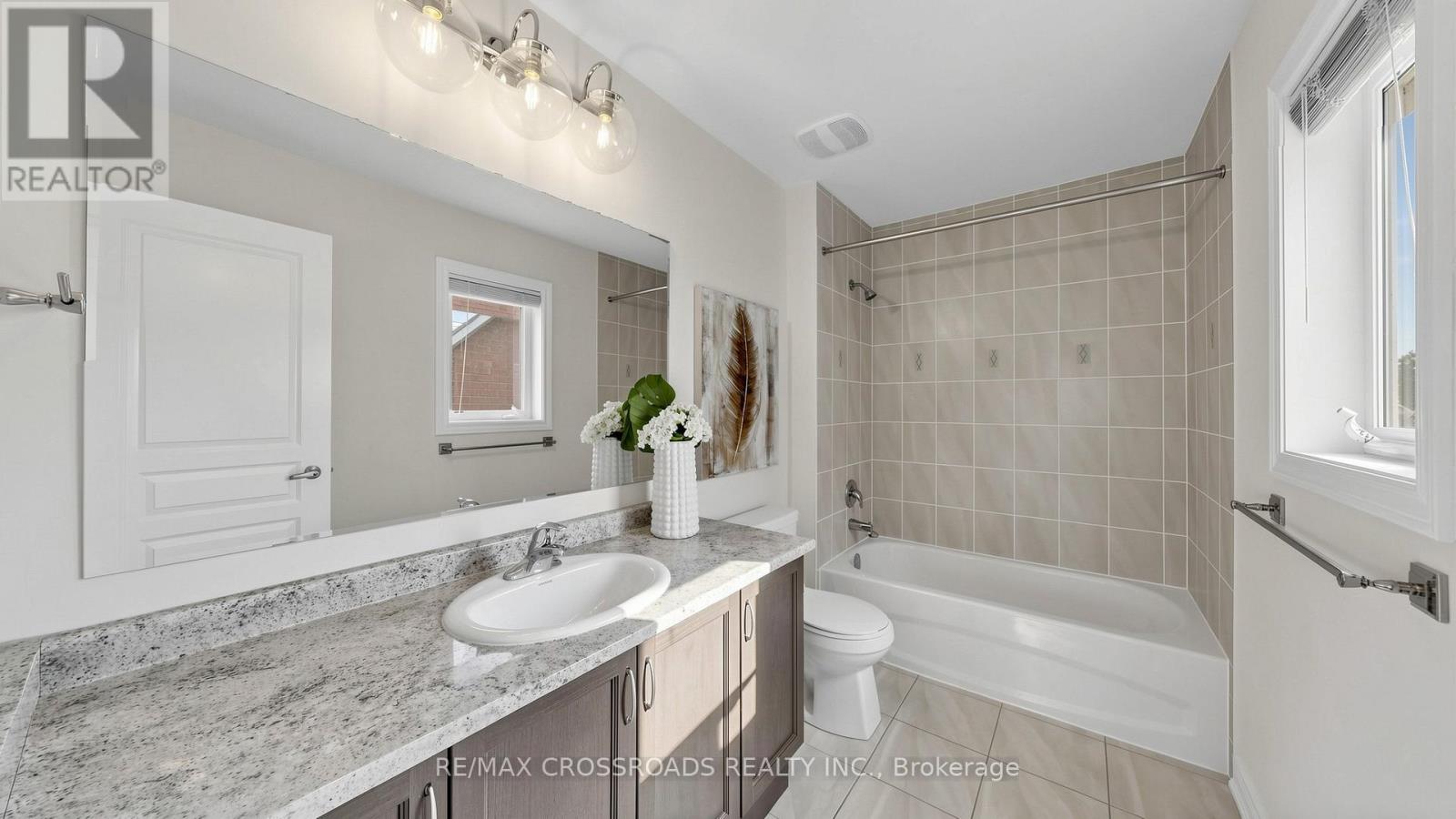 29 LAMPKIN STREET - 32