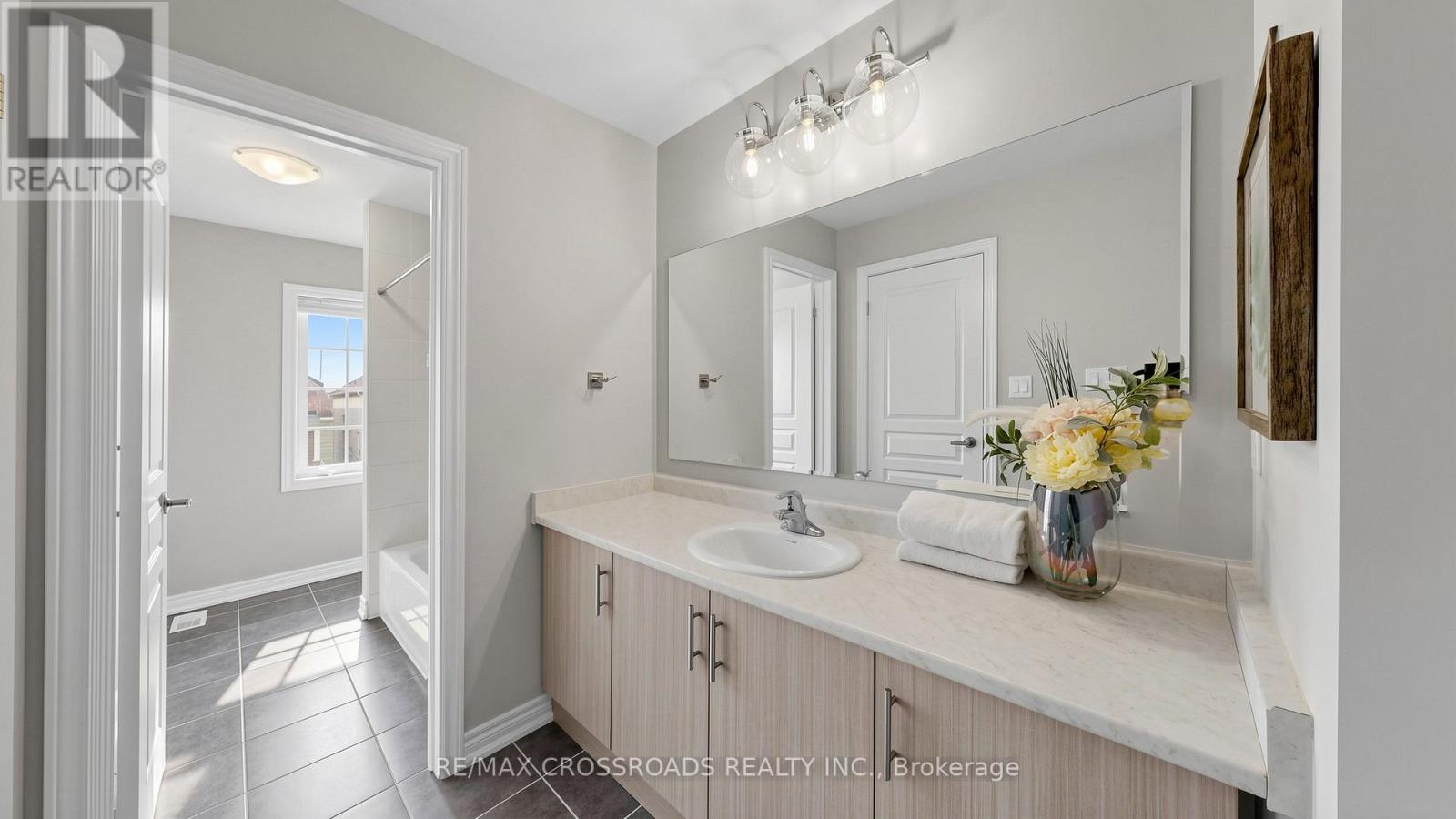 29 LAMPKIN STREET - 36