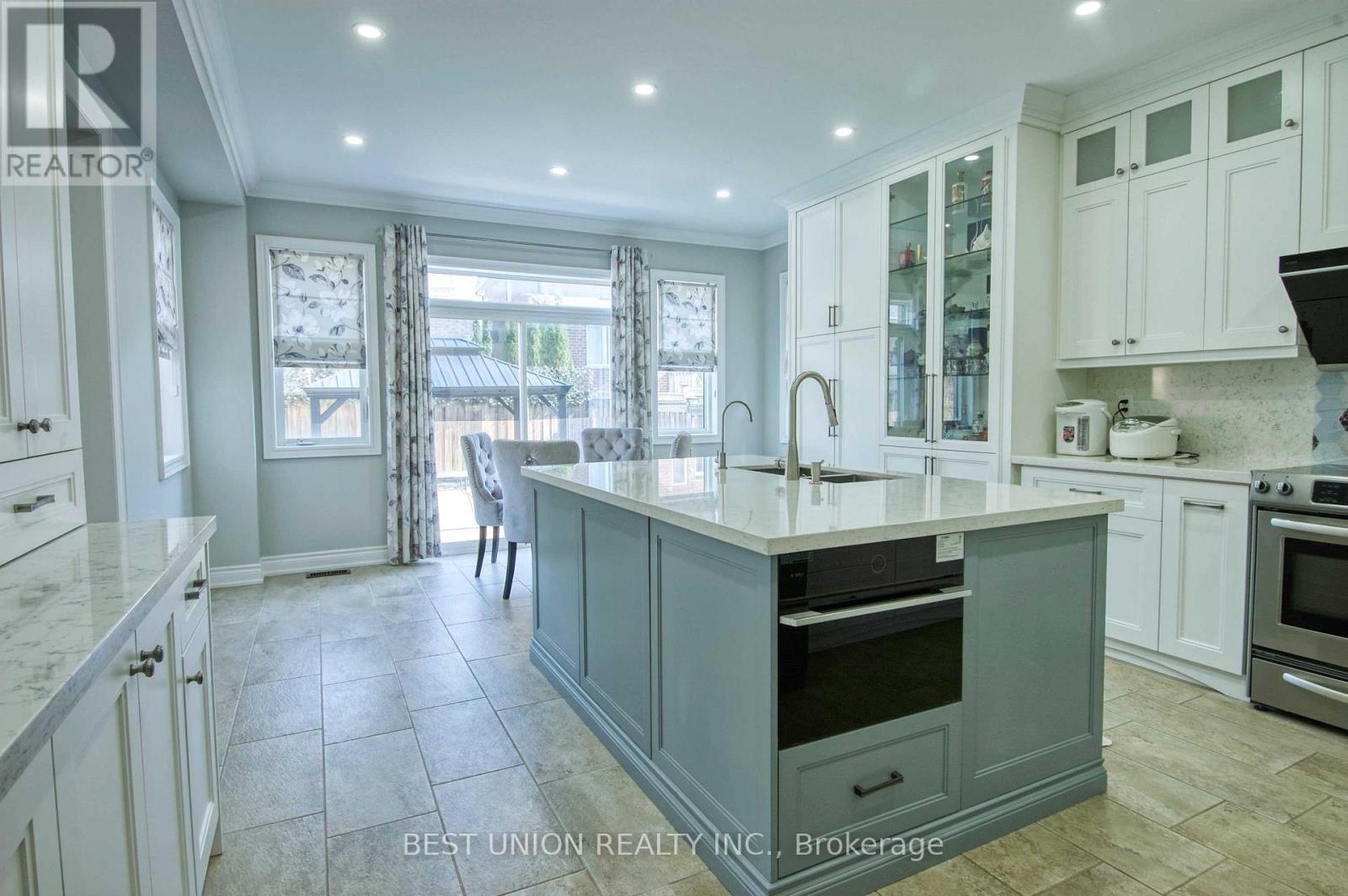1183 MCTAVISH DRIVE - 21