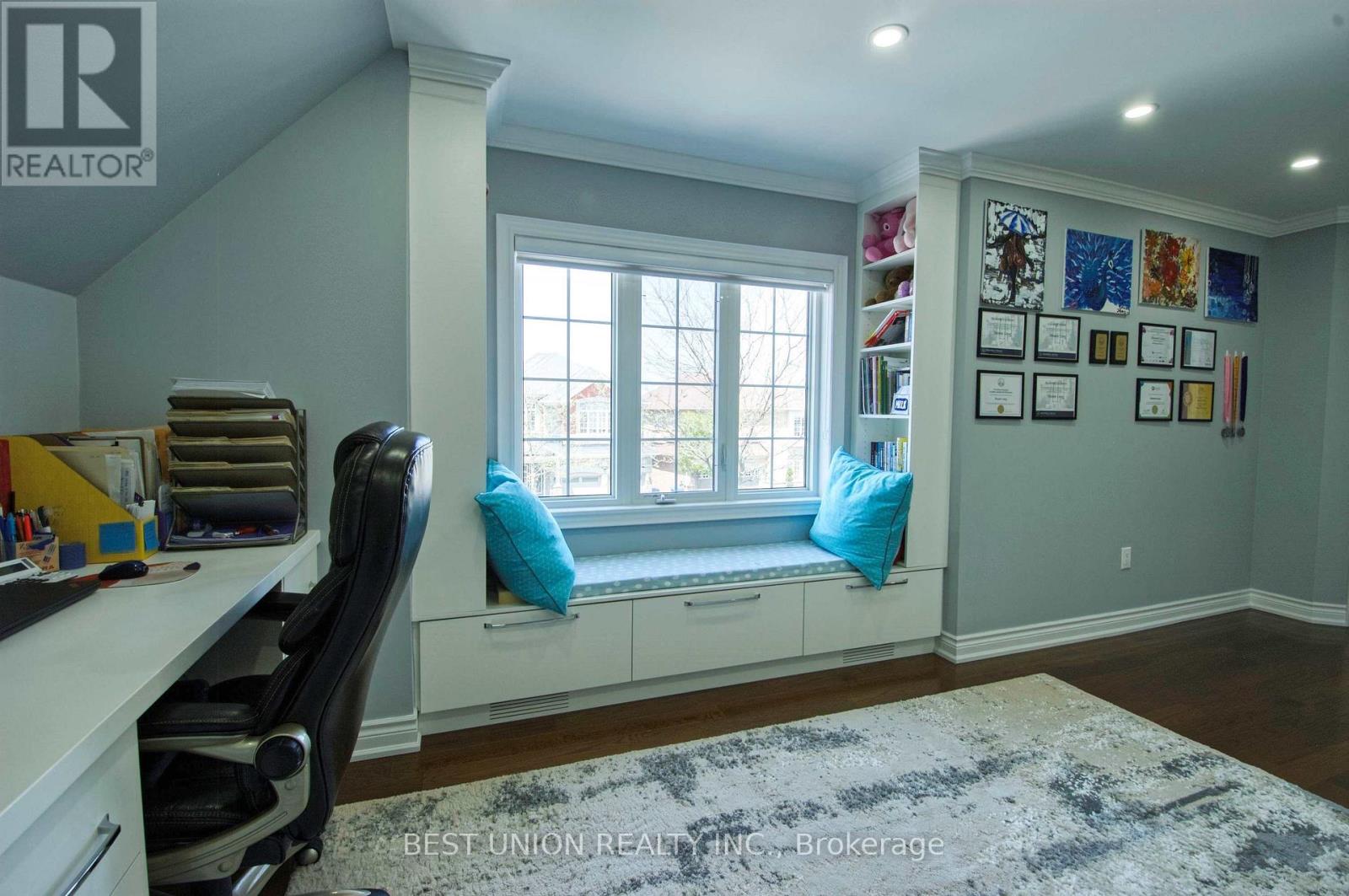 1183 MCTAVISH DRIVE - 44