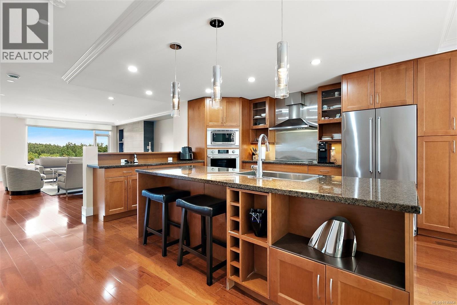 5330 Sayward Hill Cres, Saanich