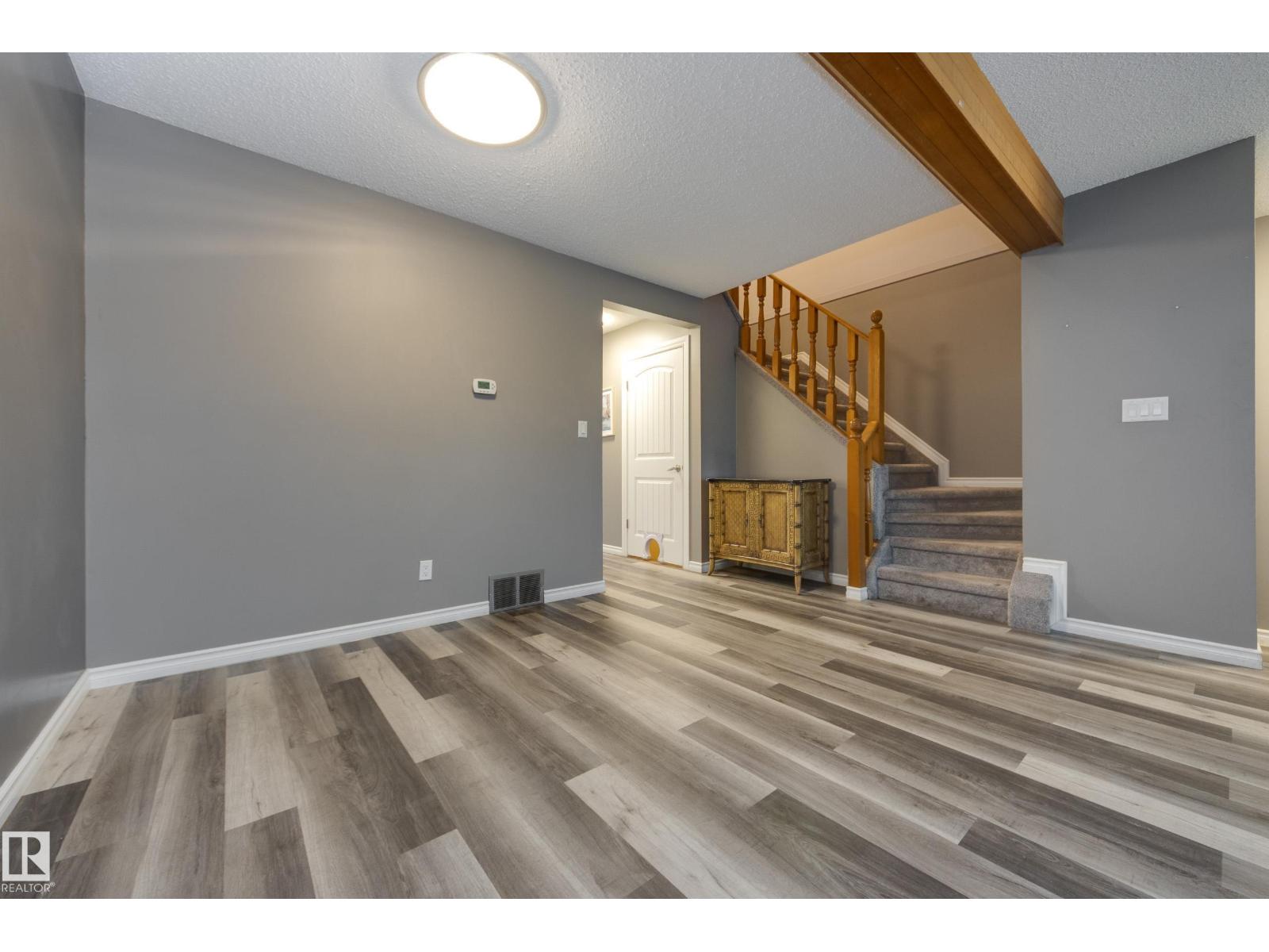 3526 42 AV NW - 6