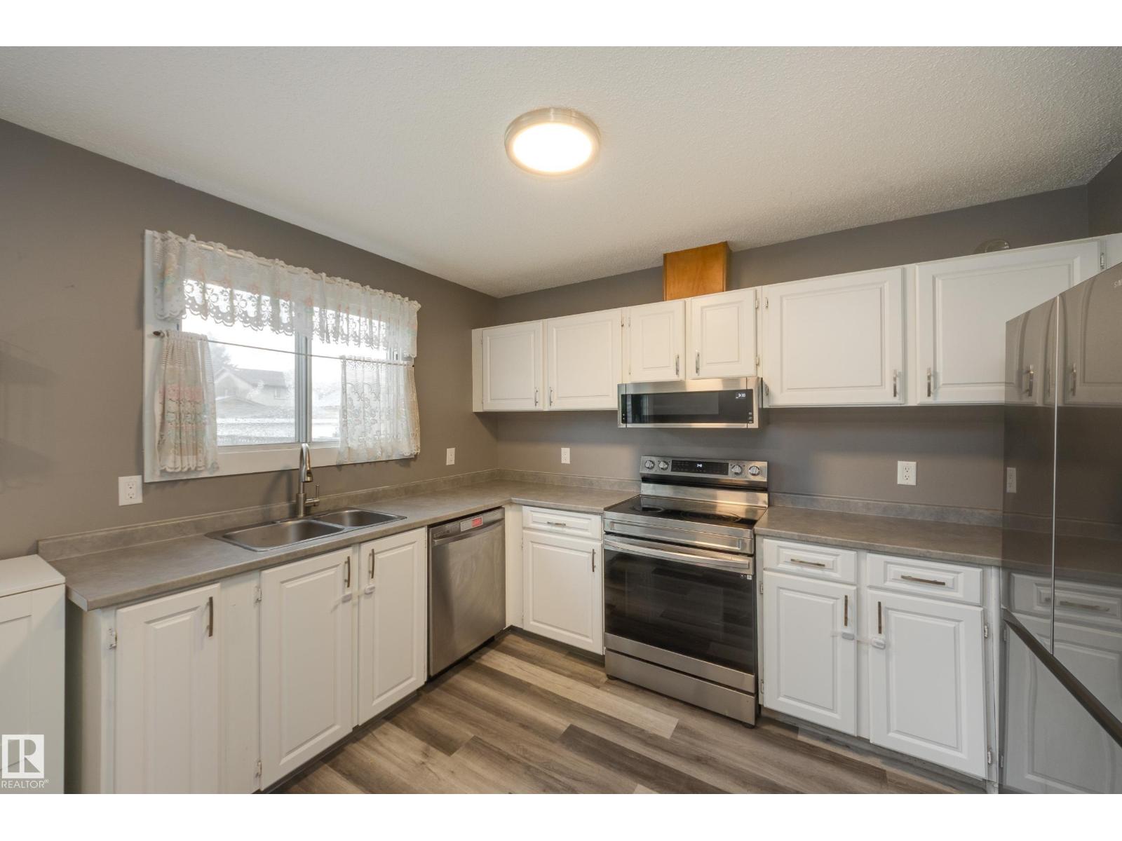 3526 42 AV NW - 10