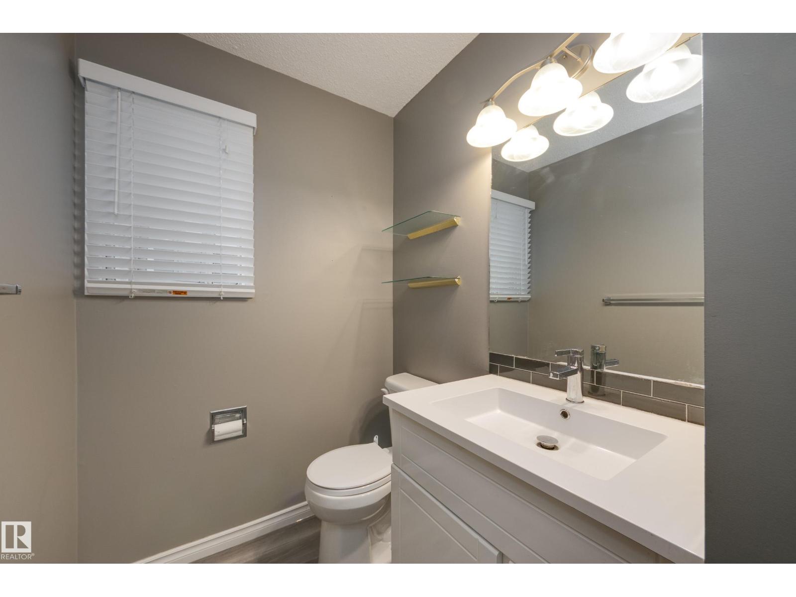 3526 42 AV NW - 14