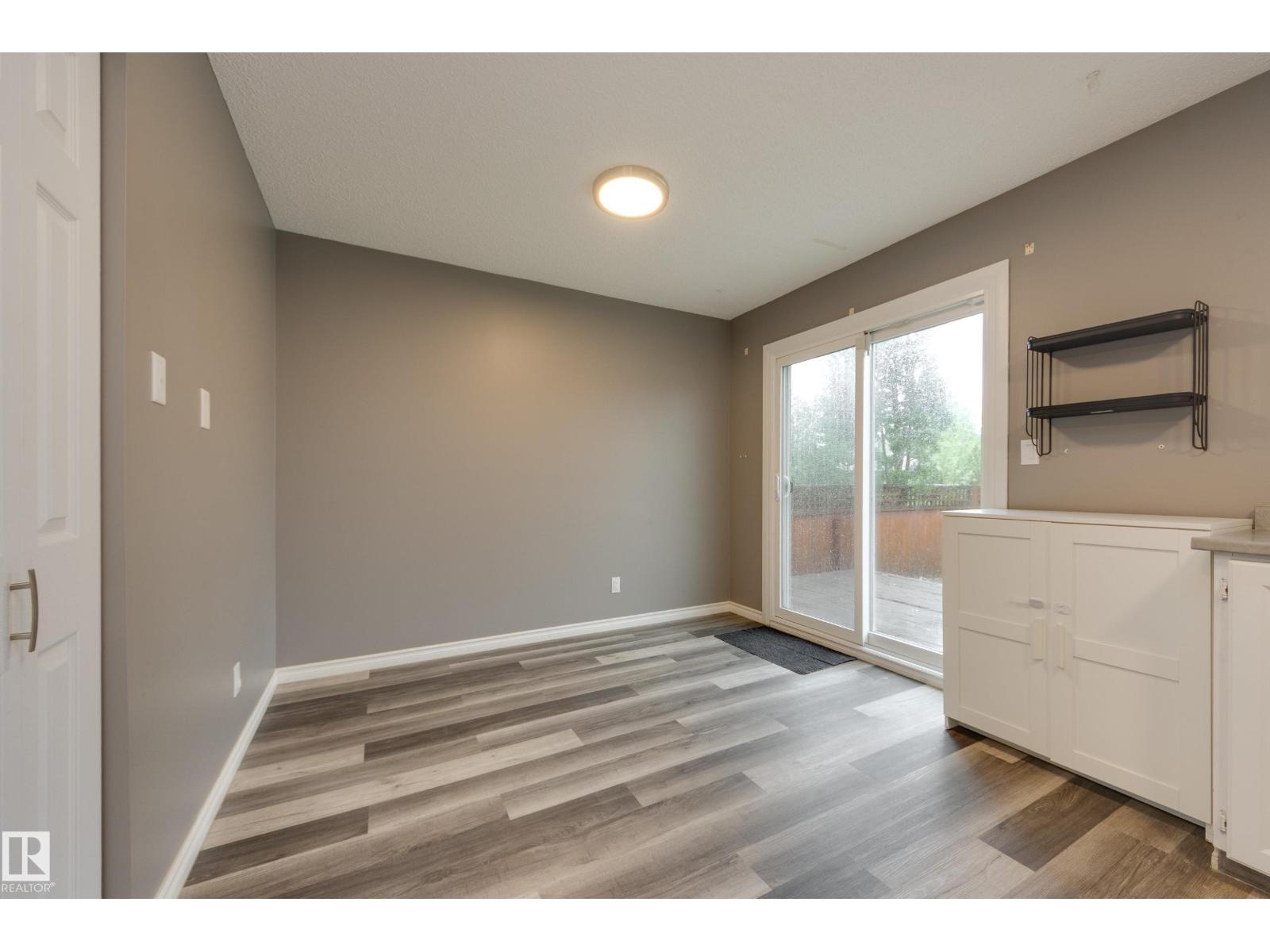 3526 42 AV NW - 11