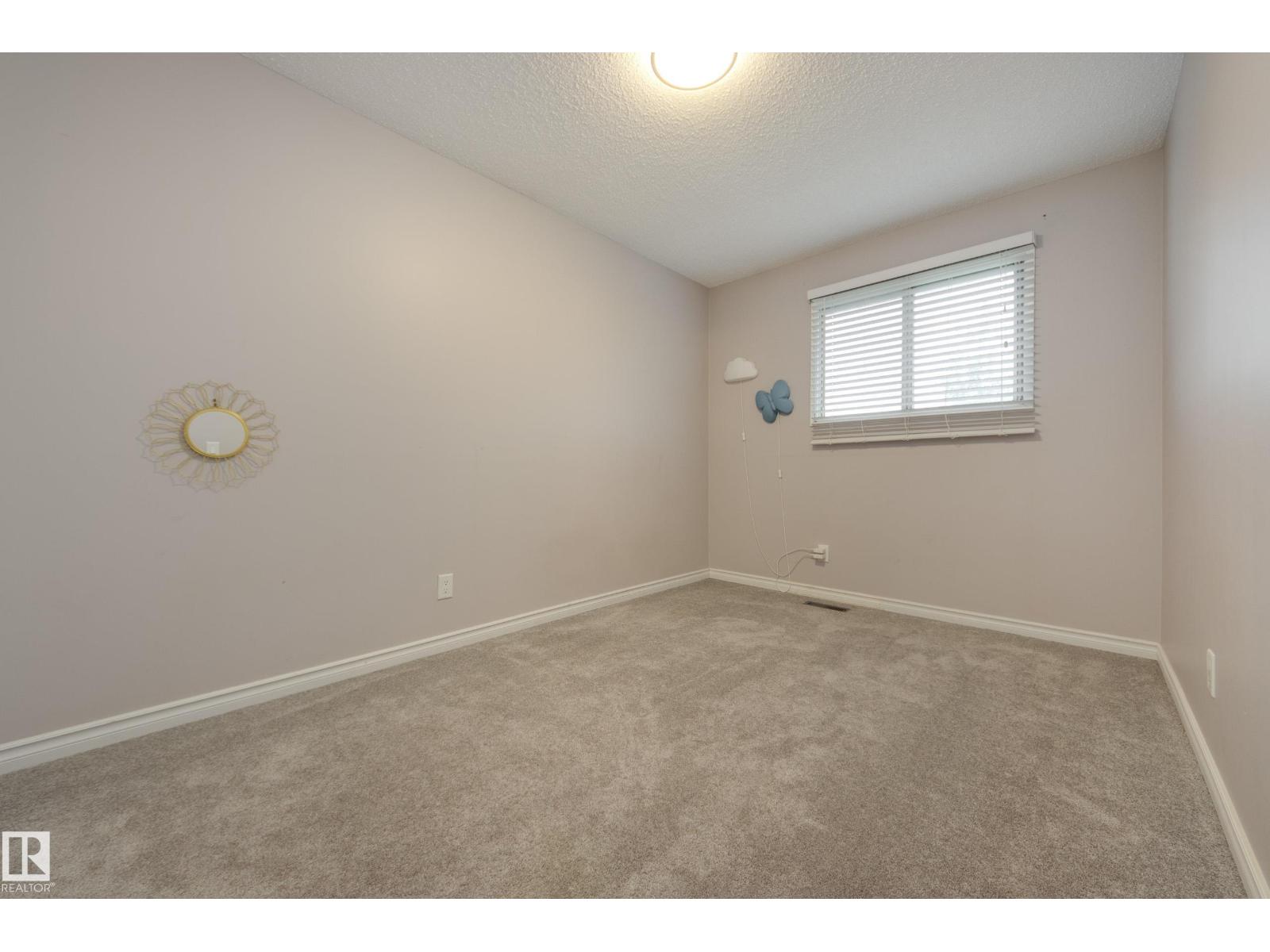 3526 42 AV NW - 20