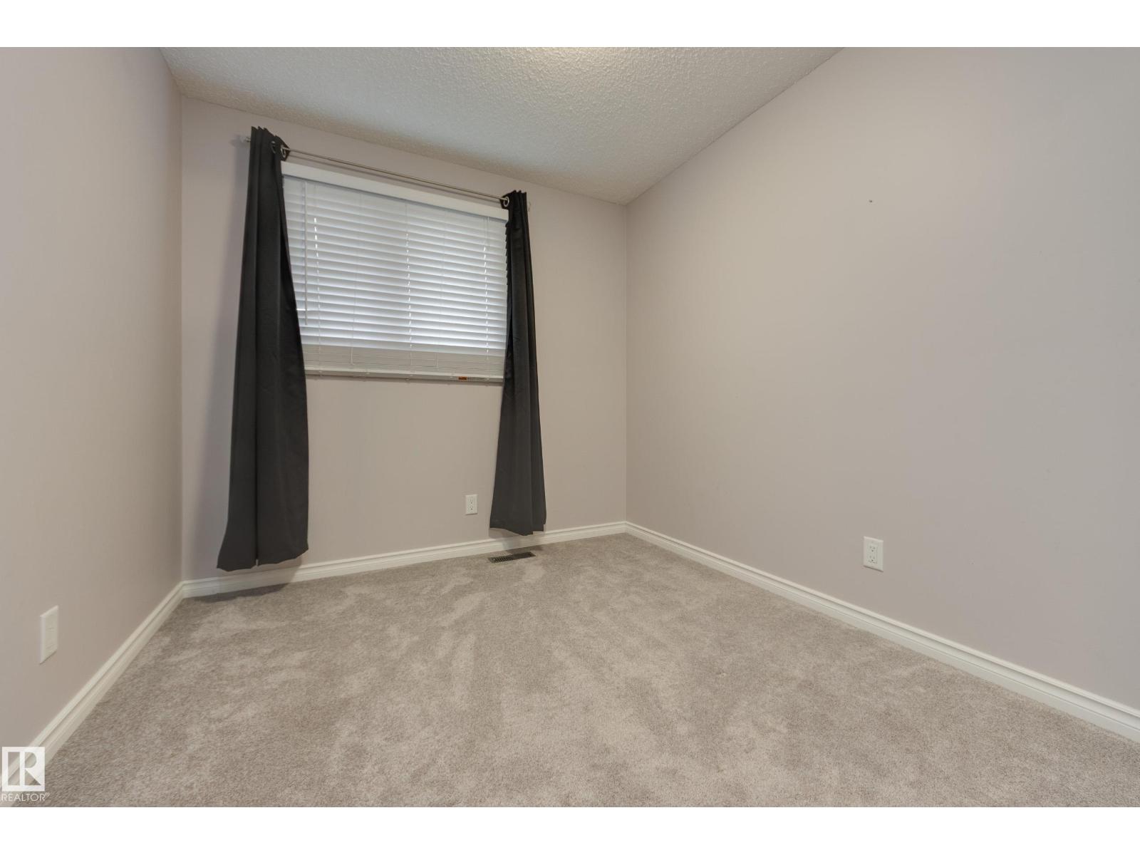 3526 42 AV NW - 22