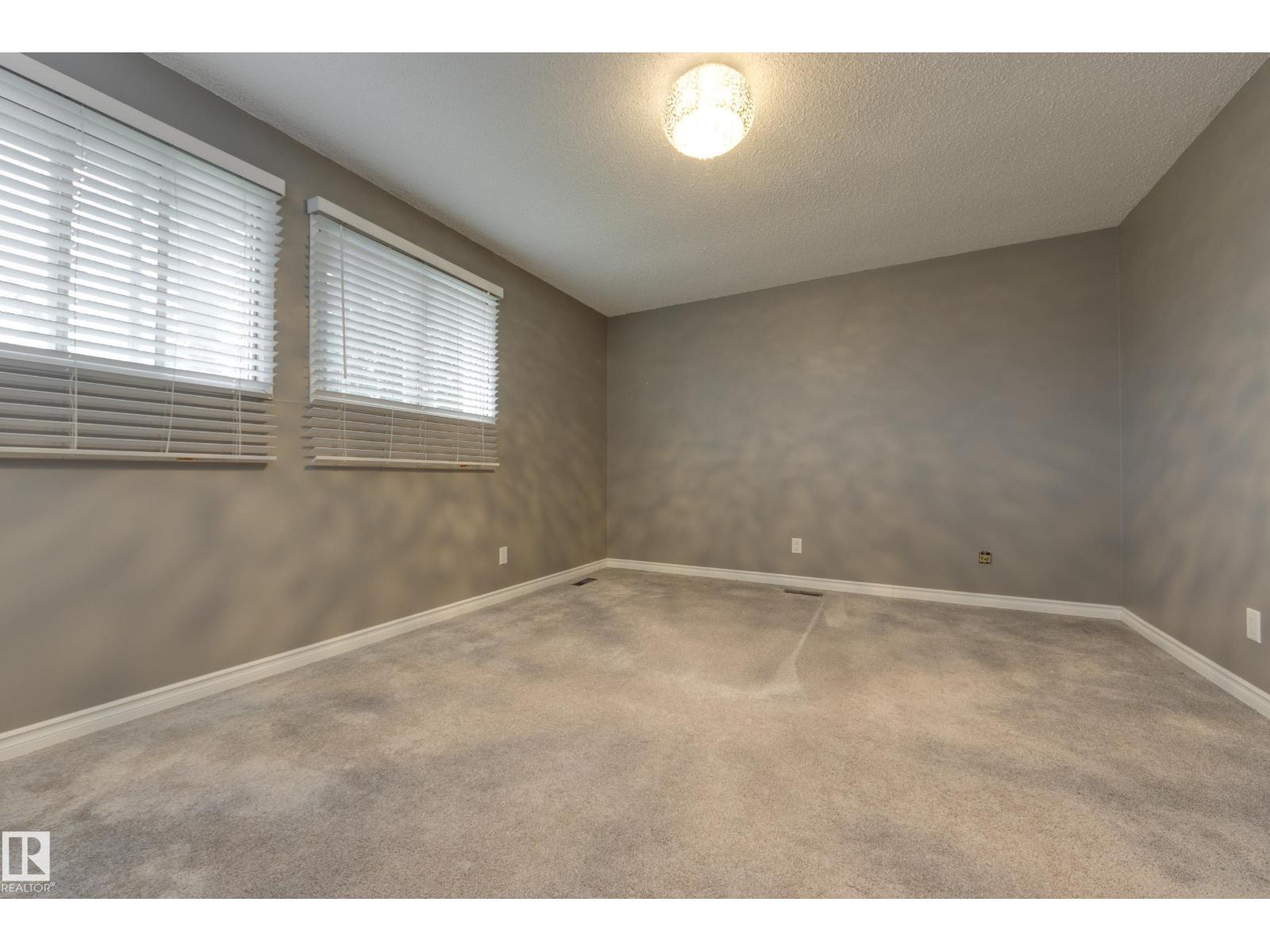 3526 42 AV NW - 17
