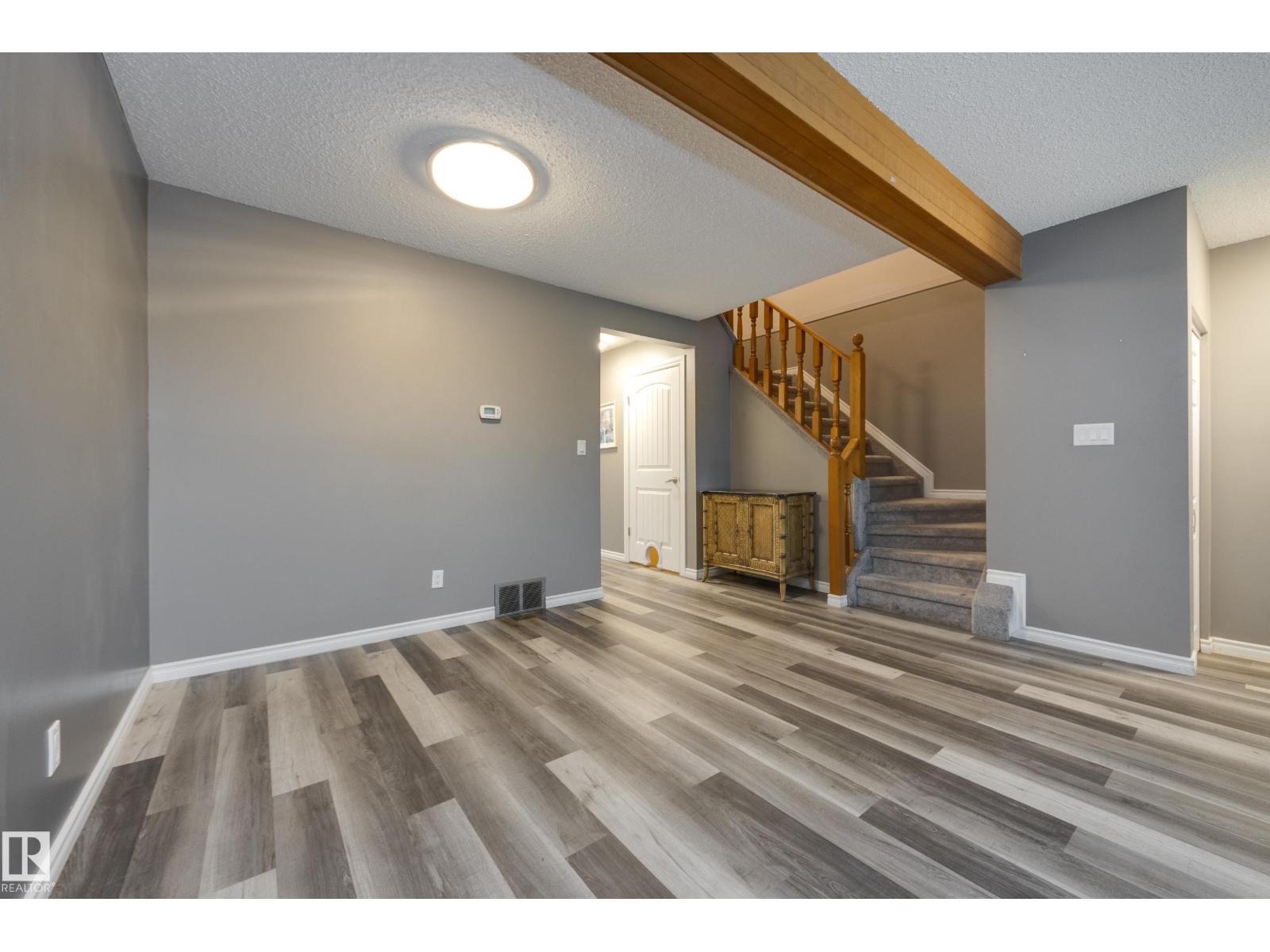3526 42 AV NW - 7