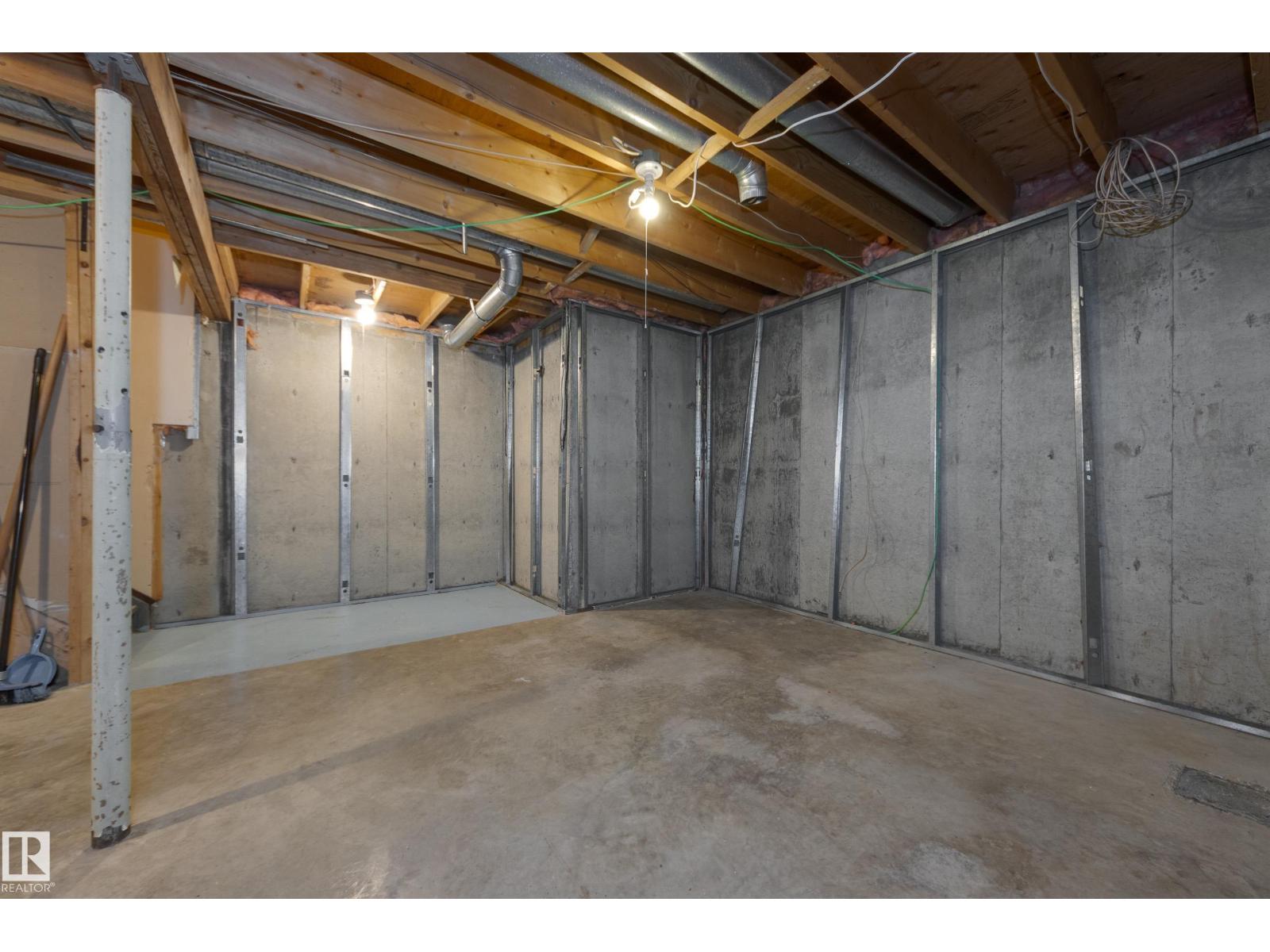 3526 42 AV NW - 27
