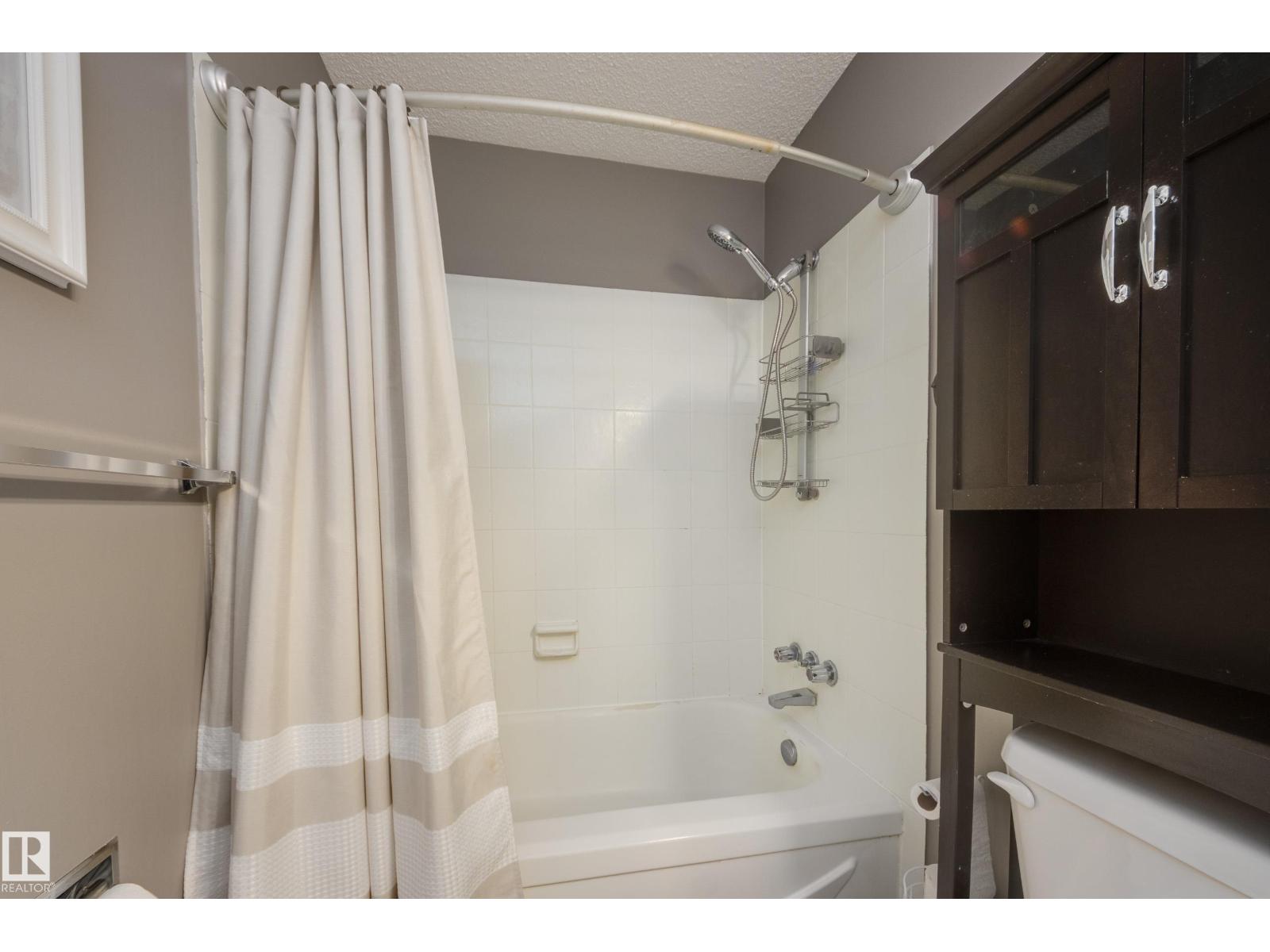 3526 42 AV NW - 25