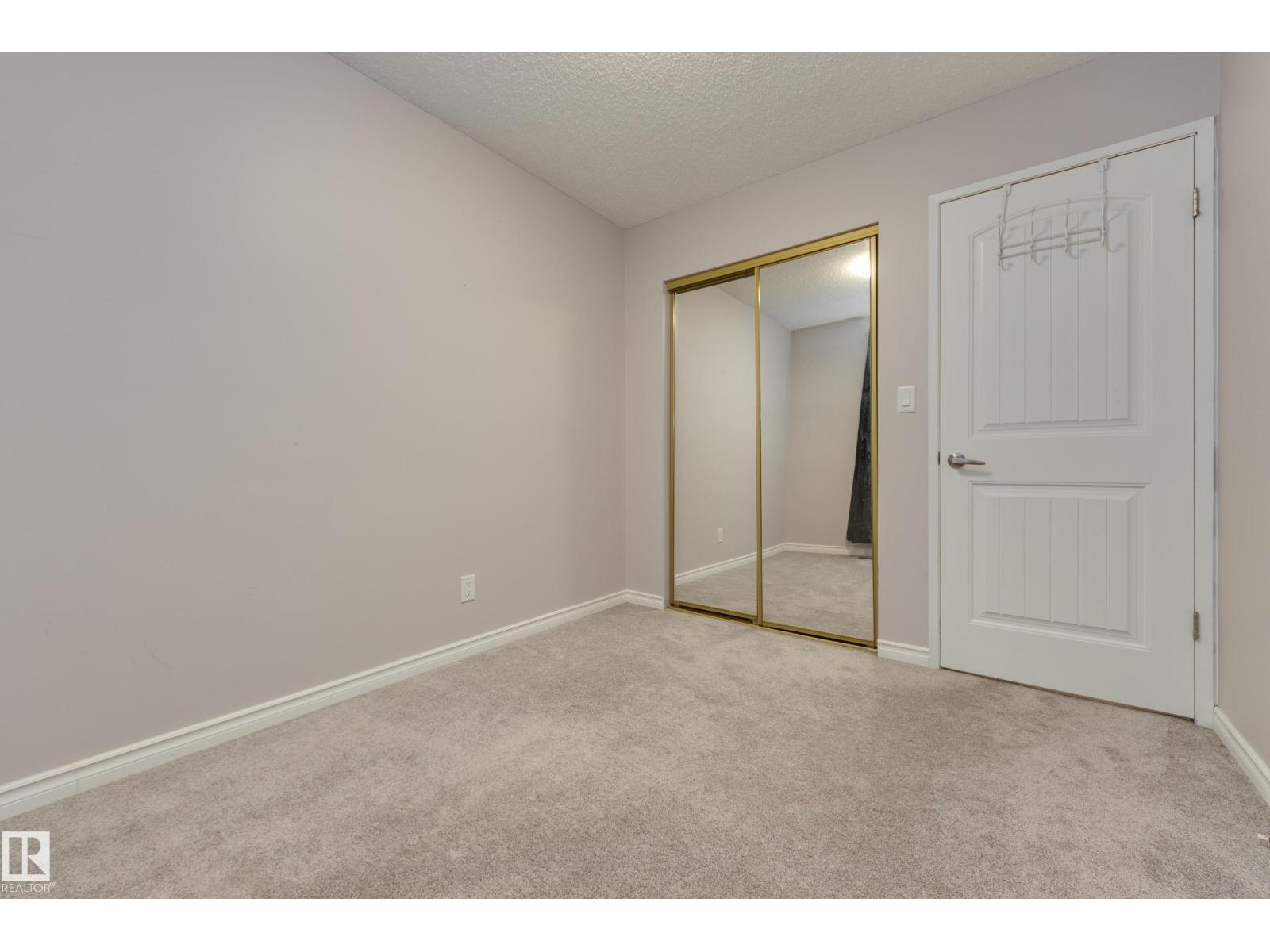3526 42 AV NW - 23