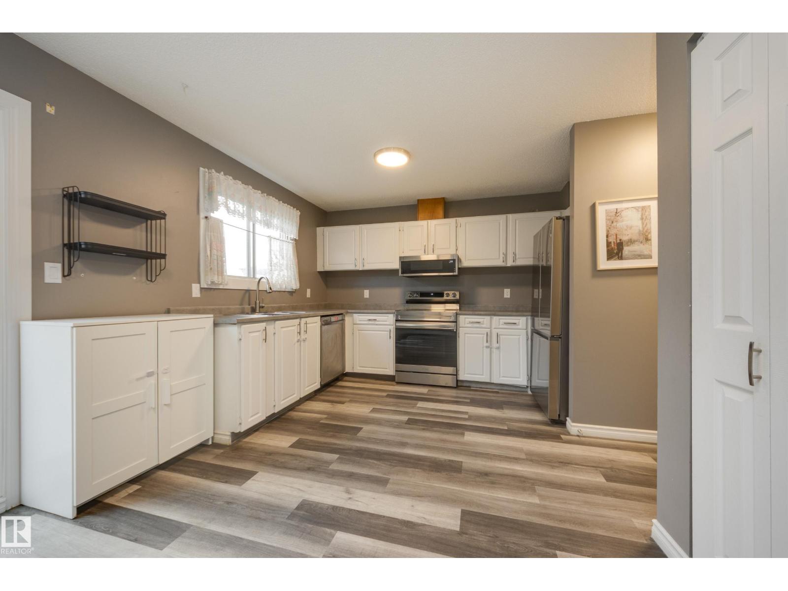 3526 42 AV NW - 8