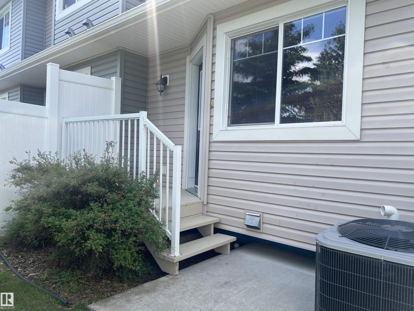 #18 6032 38 AV NW - 40