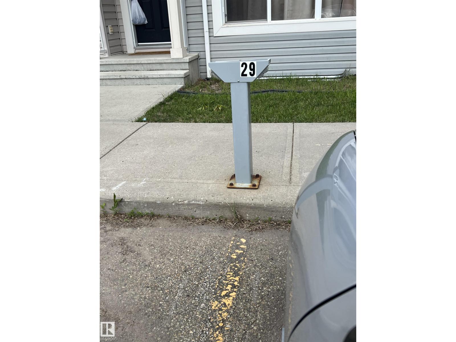 #18 6032 38 AV NW - 45