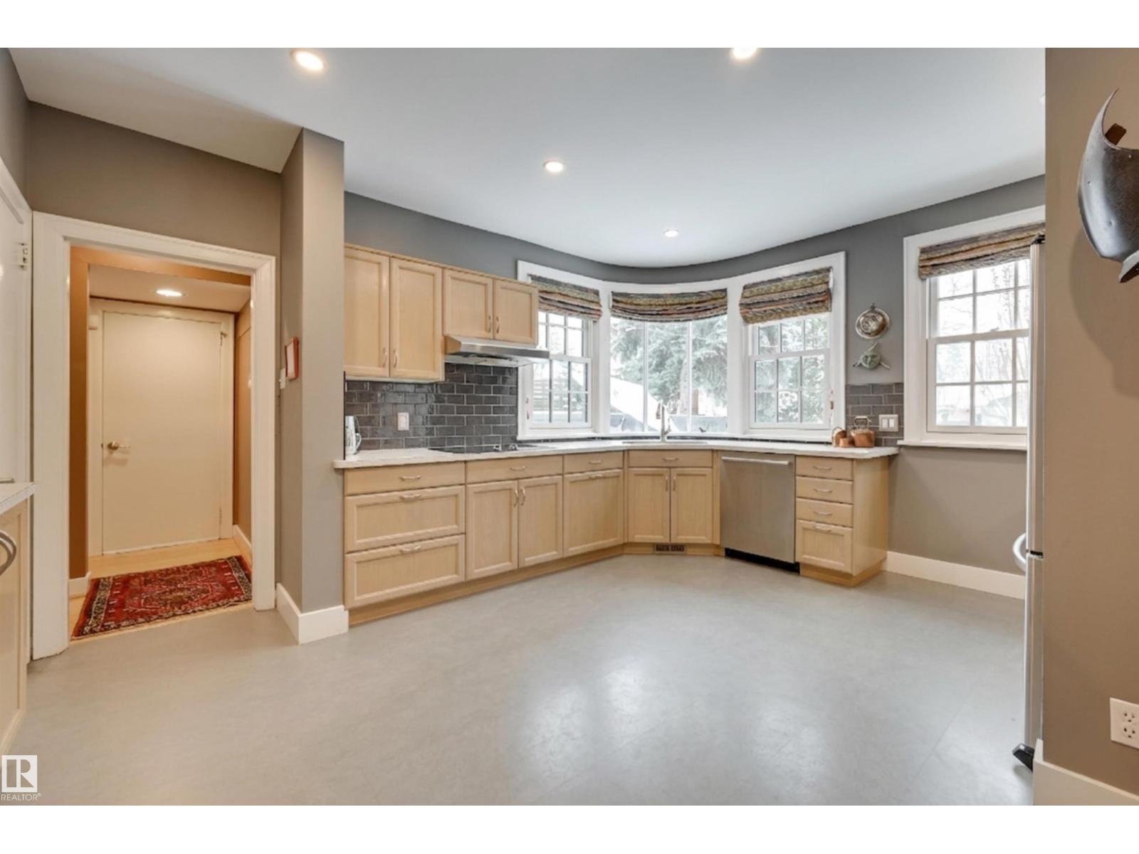 106 ST GEORGE'S CR NW - 25