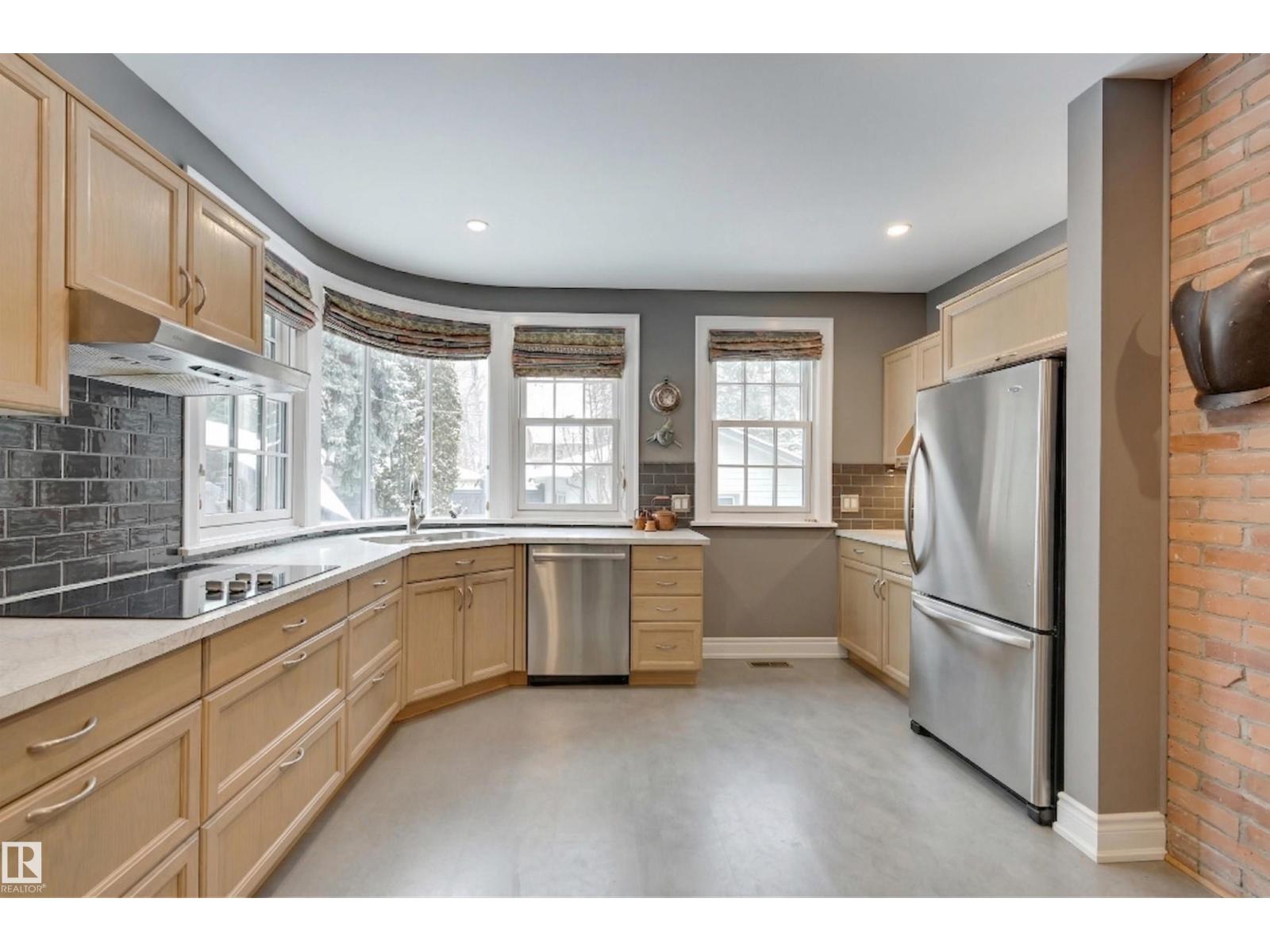 106 ST GEORGE'S CR NW - 26