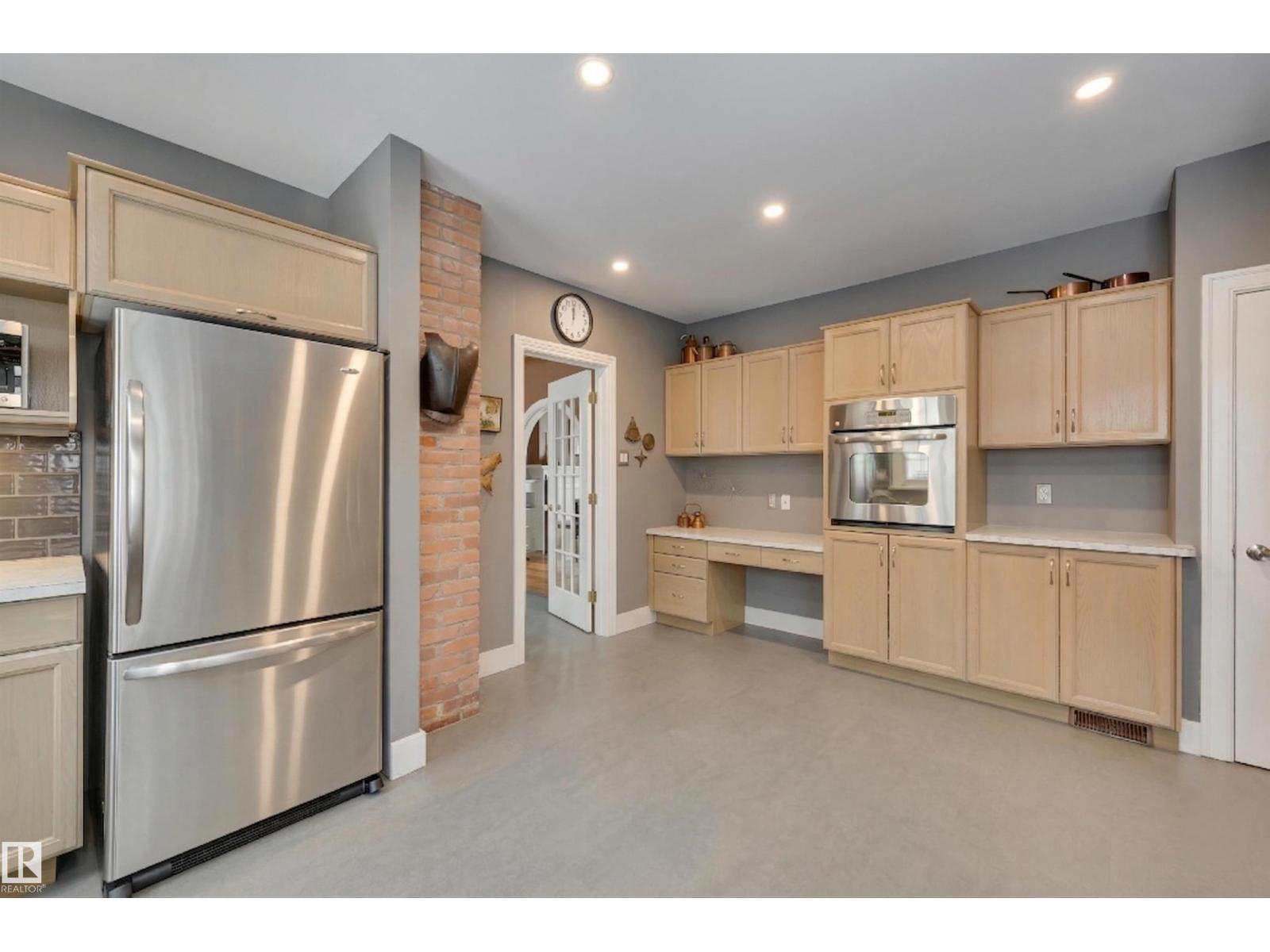 106 ST GEORGE'S CR NW - 29