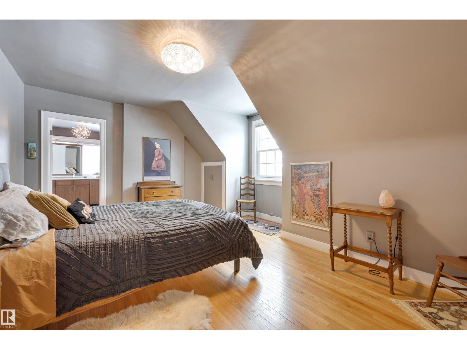 106 ST GEORGE'S CR NW - 34