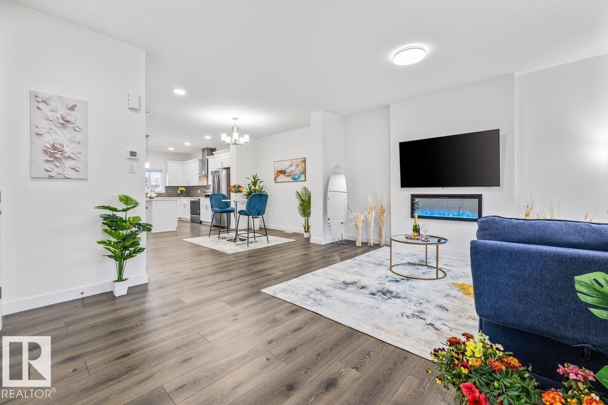9307 221 ST NW - 3
