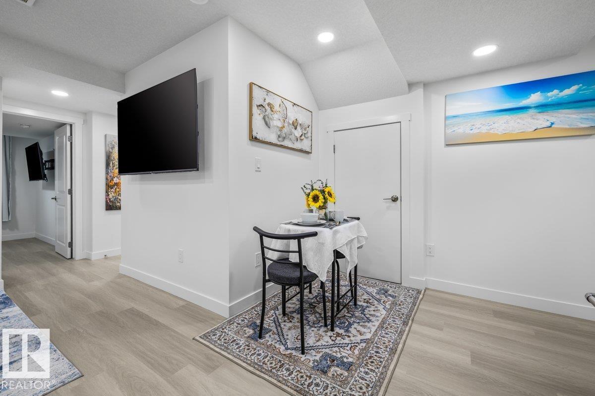 9307 221 ST NW - 40