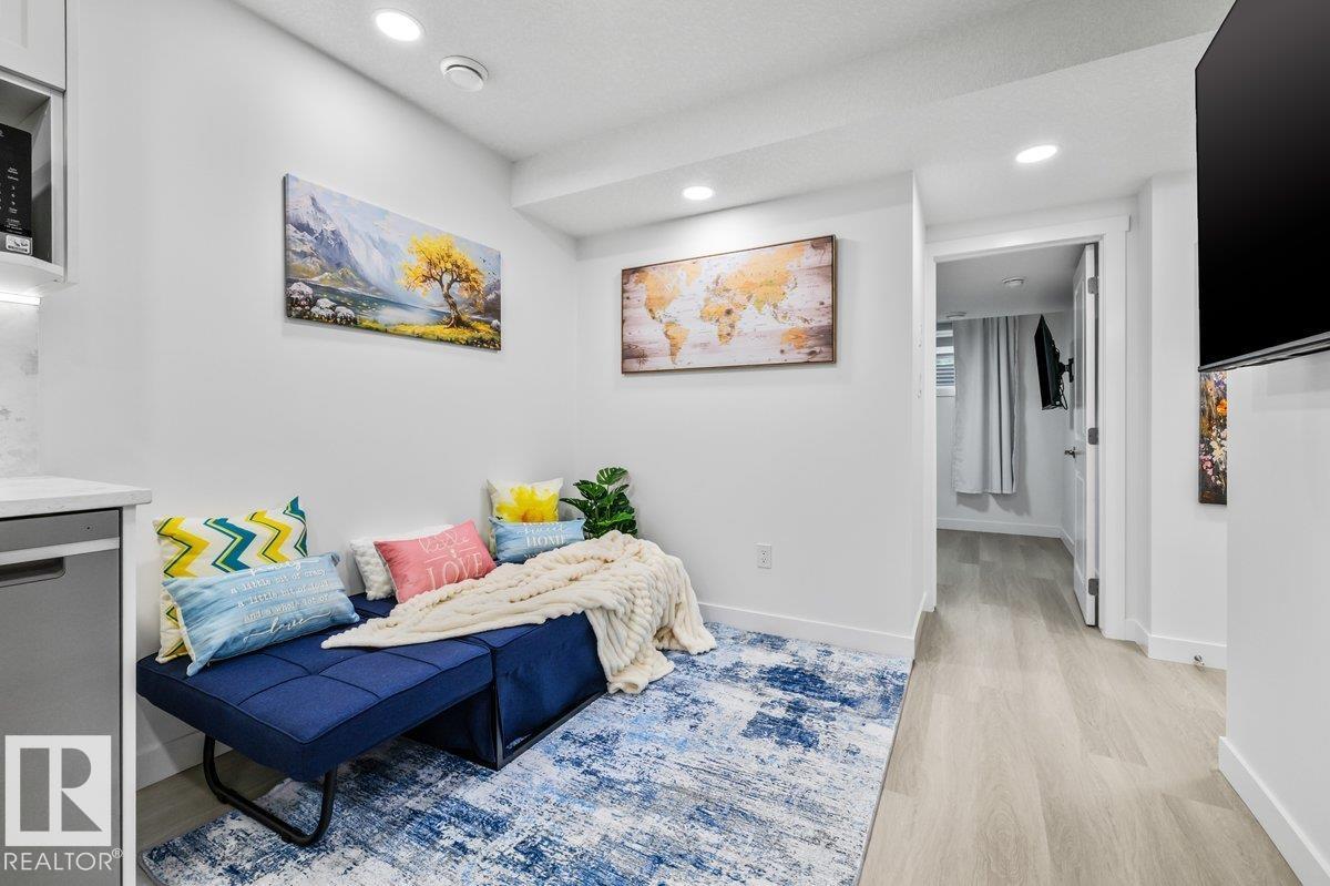 9307 221 ST NW - 44