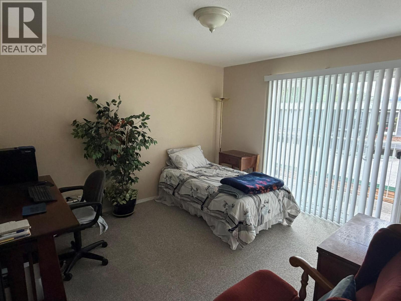3710-3712 24 Avenue - 76