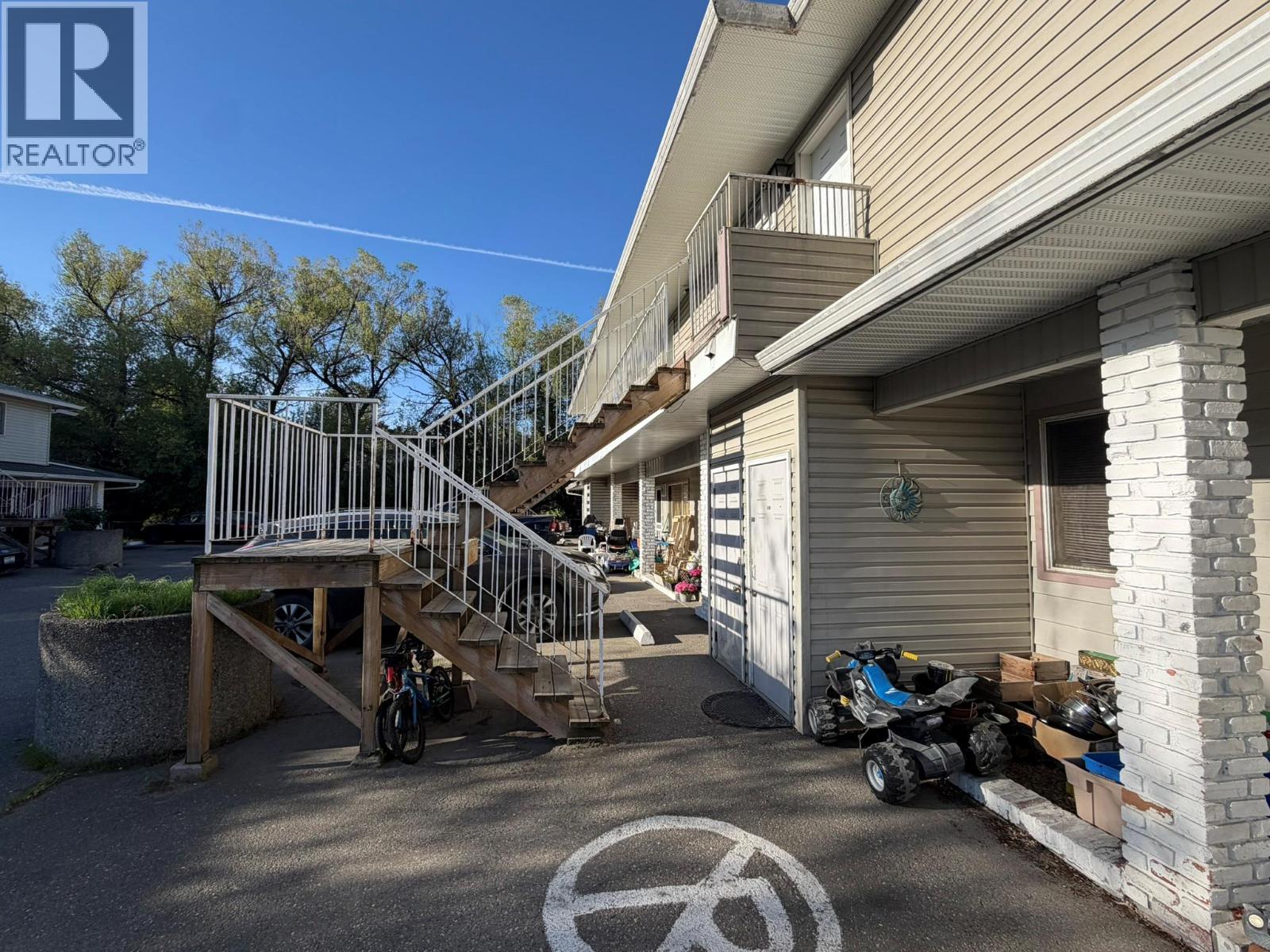 3710-3712 24 Avenue - 83