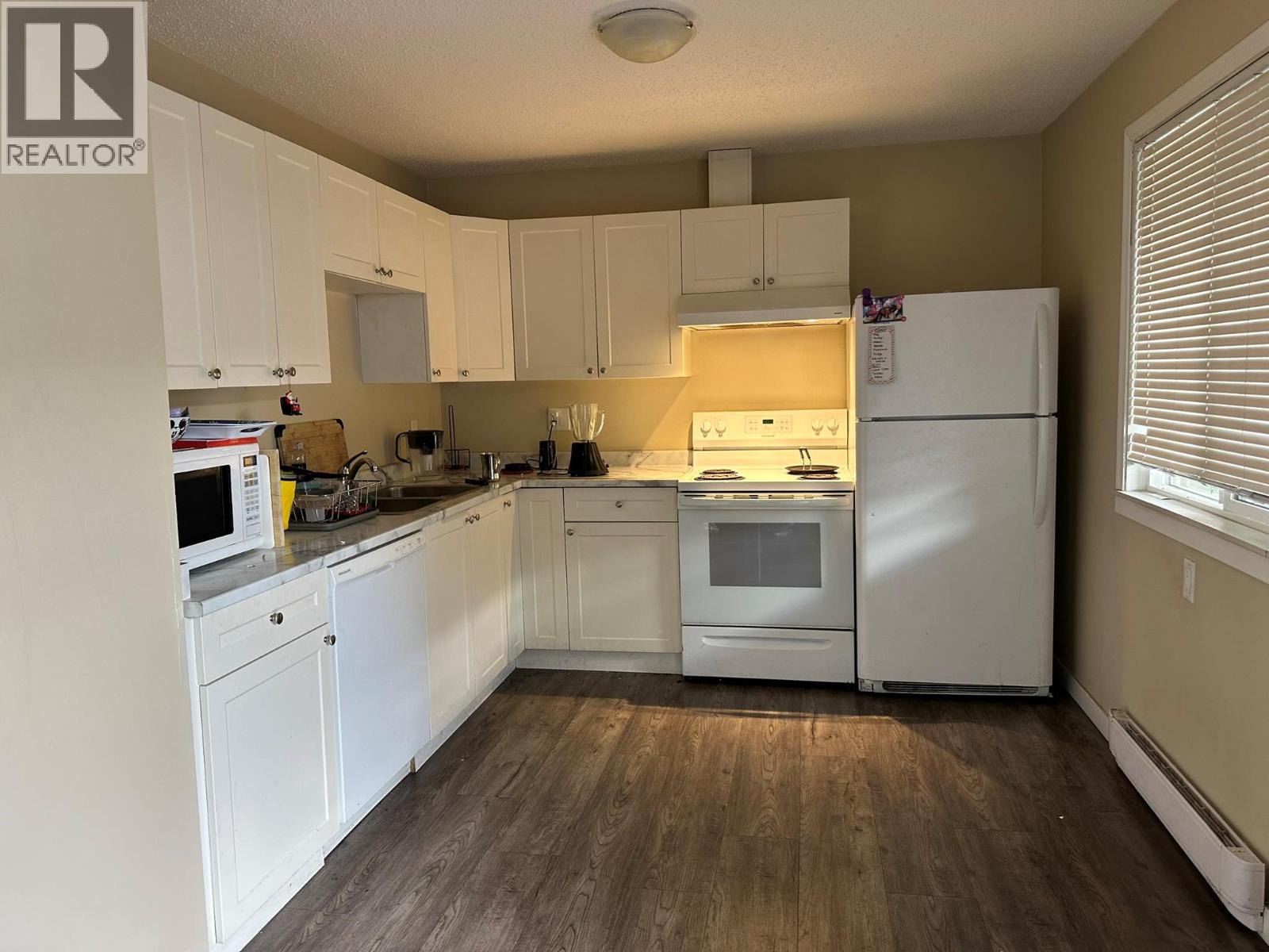 3710-3712 24 Avenue - 33
