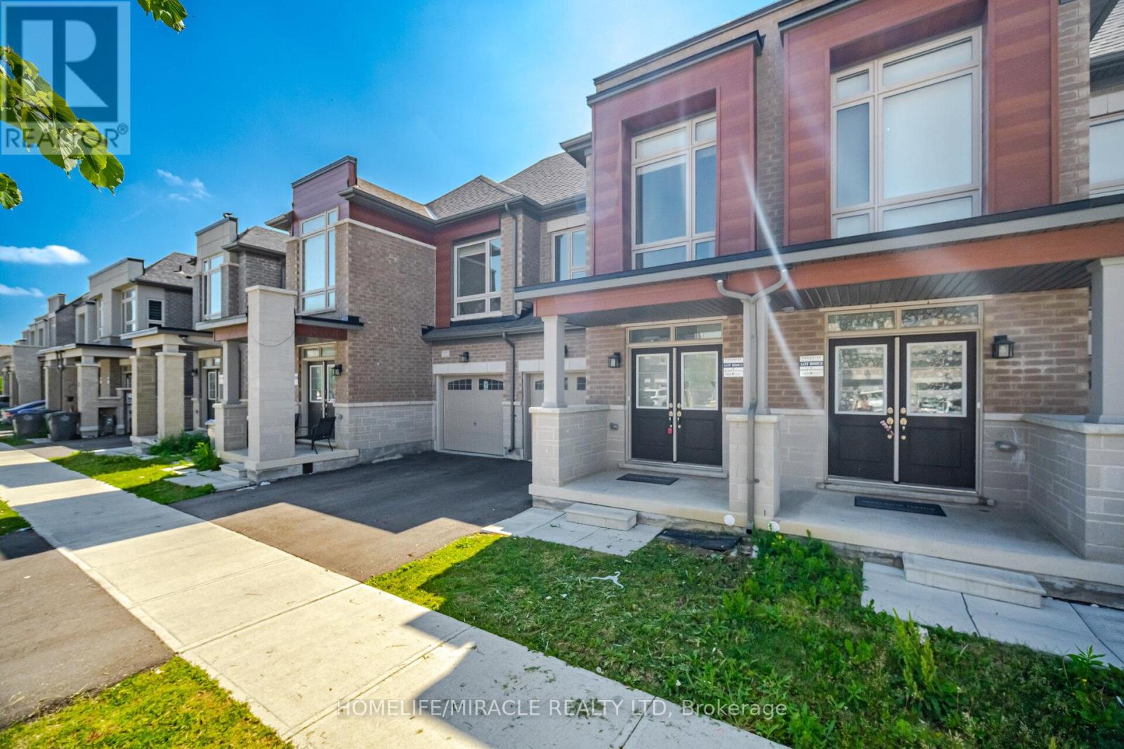 19 DONALD FICHT CRESCENT - 1