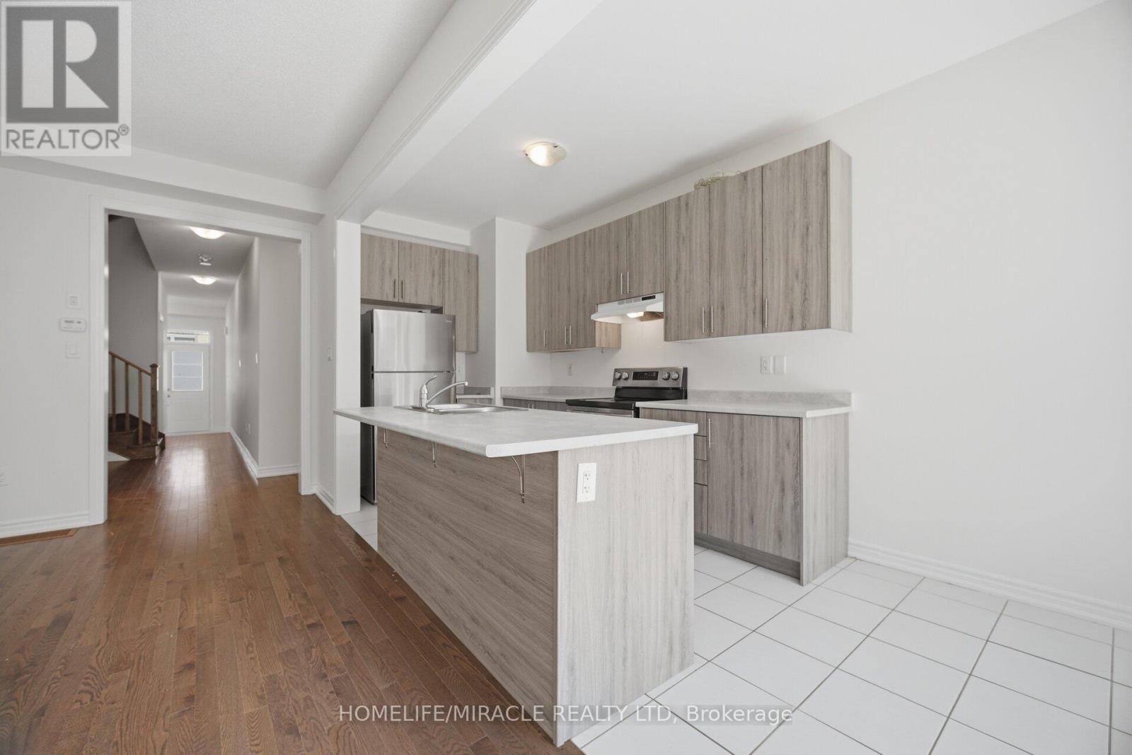 19 DONALD FICHT CRESCENT - 11