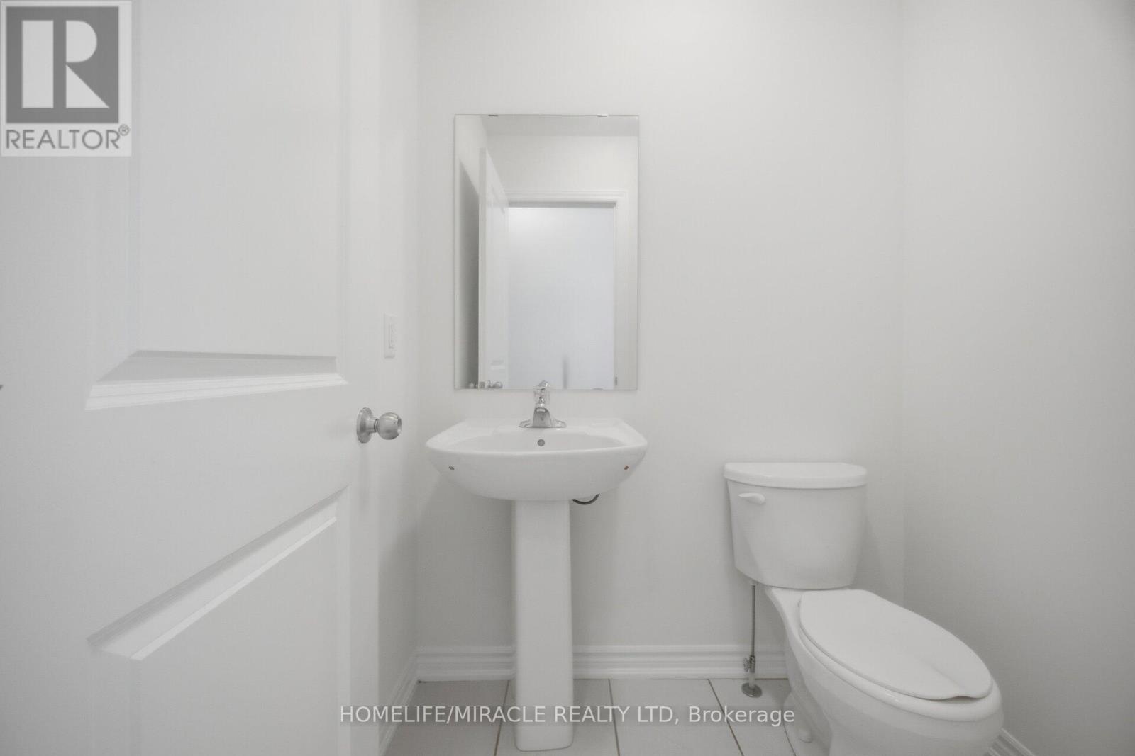 19 DONALD FICHT CRESCENT - 16
