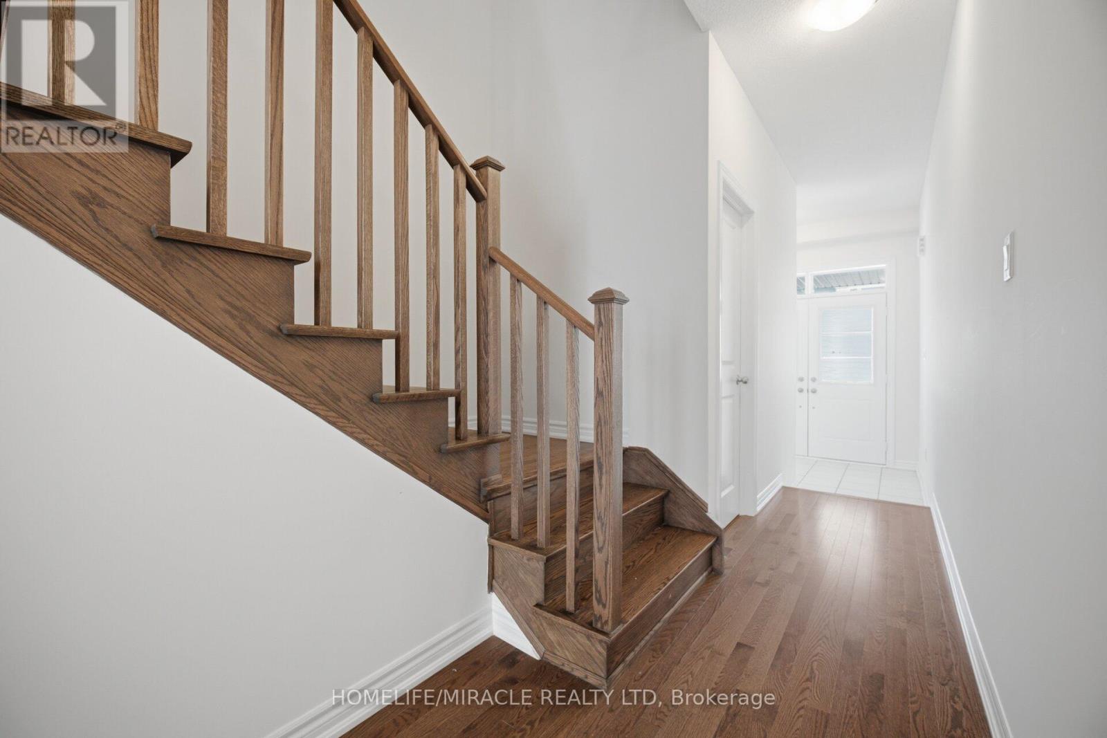 19 DONALD FICHT CRESCENT - 17