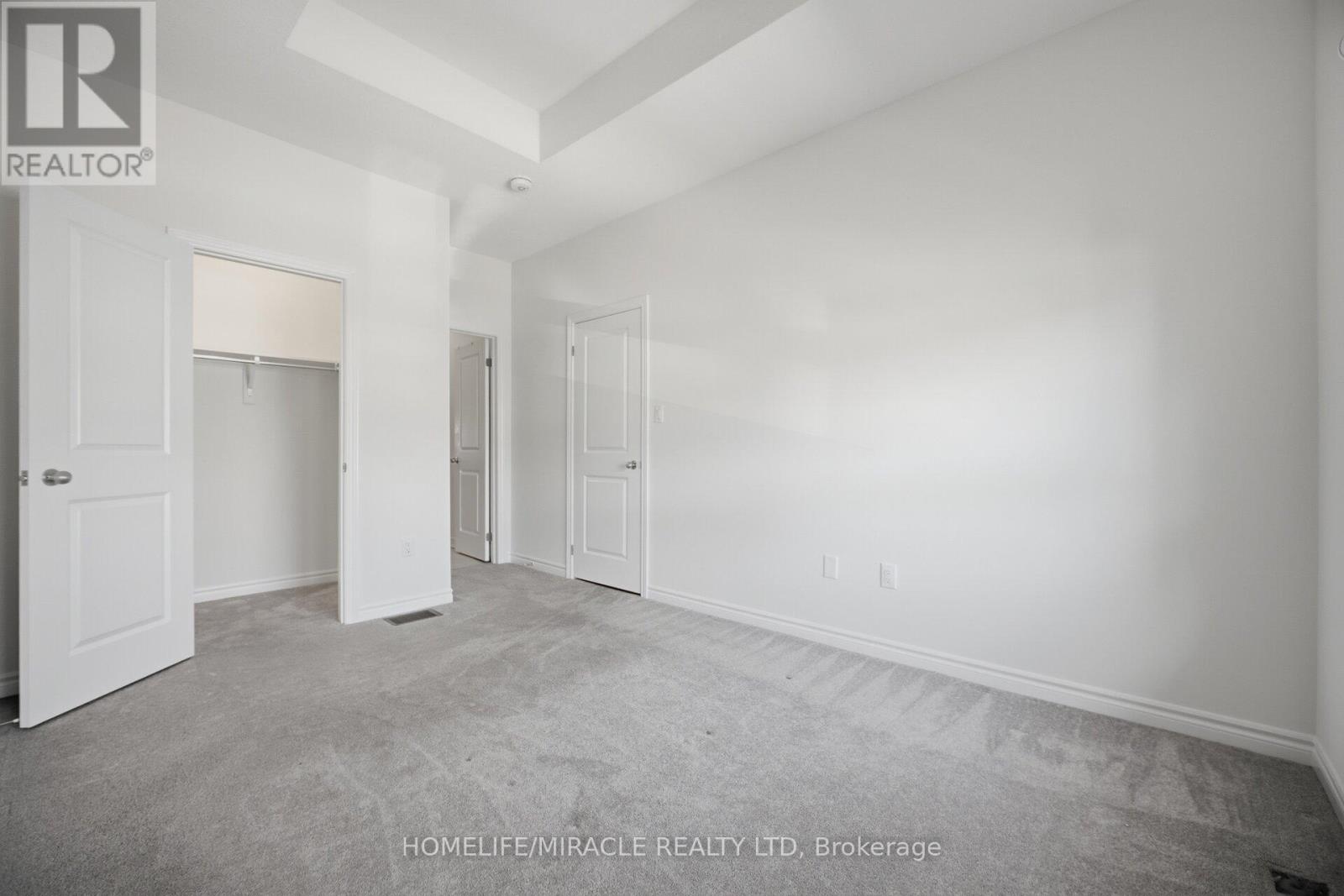 19 DONALD FICHT CRESCENT - 20